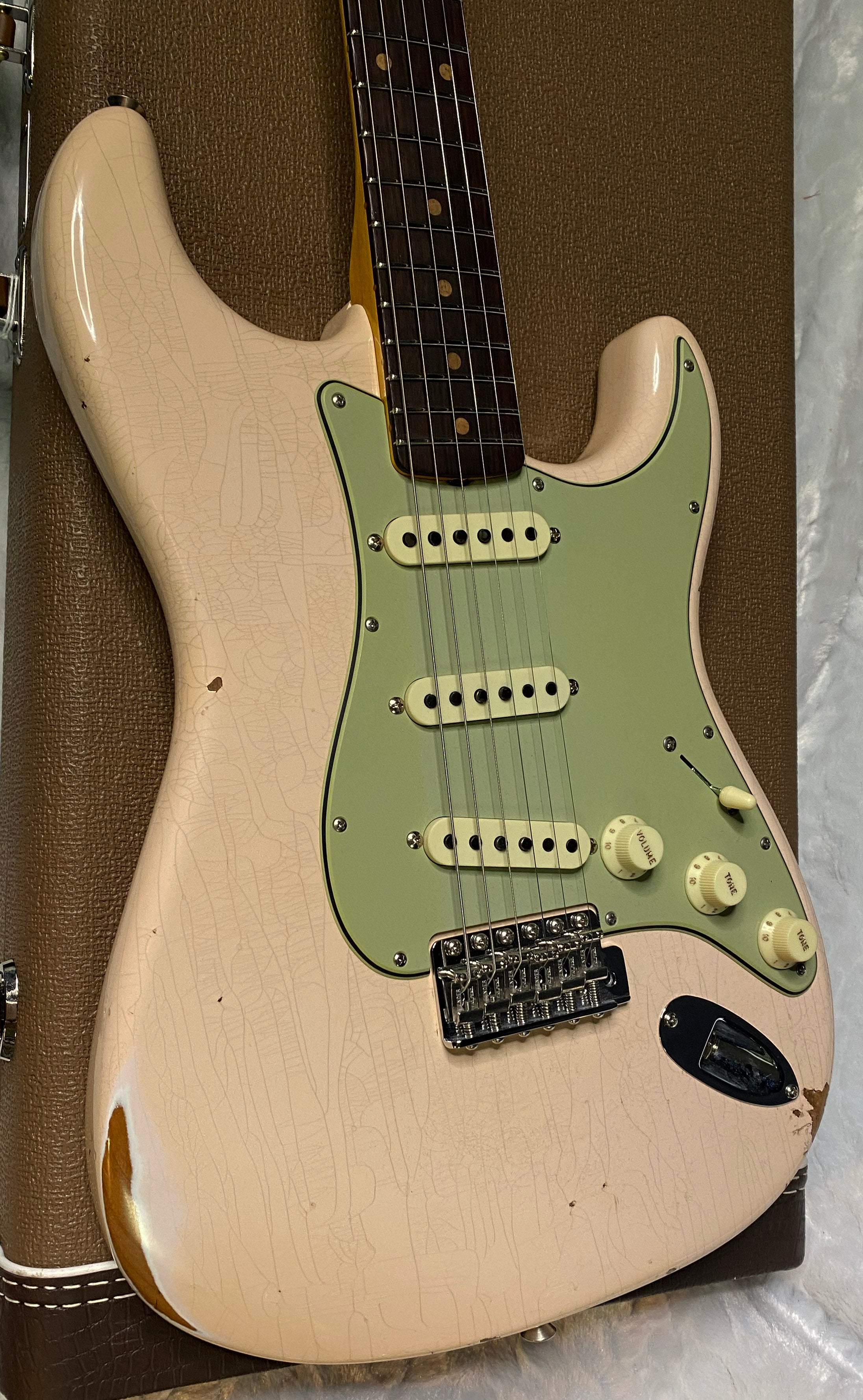 NEW! Fender Custom Shop Late-1962 Stratocaster Relic with Closet Classic Hardware - Super-Faded Aged Shell Pink - Only 7.5lbs - Authorized Dealer - G06688