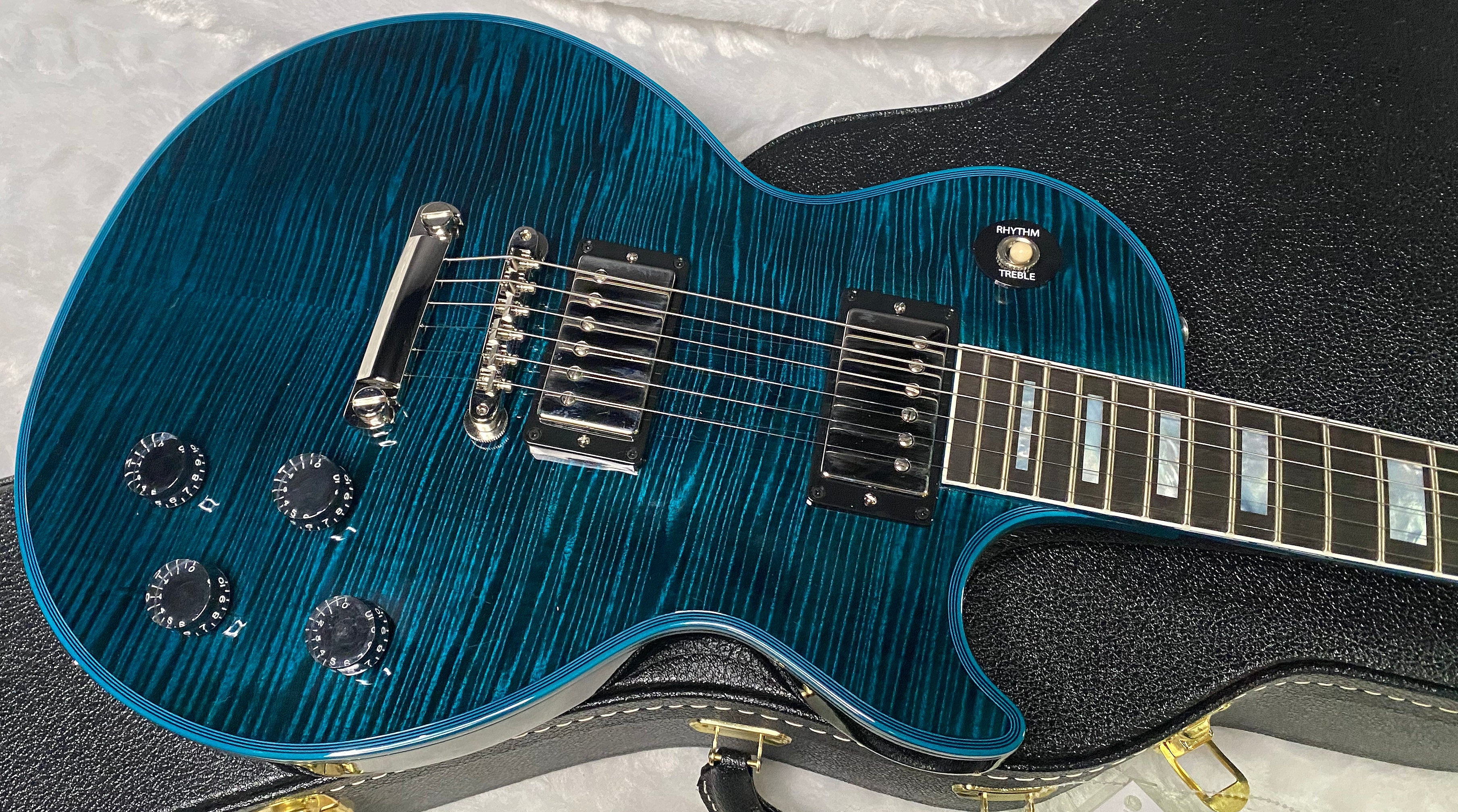 NEW! Gibson Les Paul Custom Peacock Widow - Monster Flame Top! Limited Edition - Weighs in at 8.1 lbs - Authorized Dealer - G07309