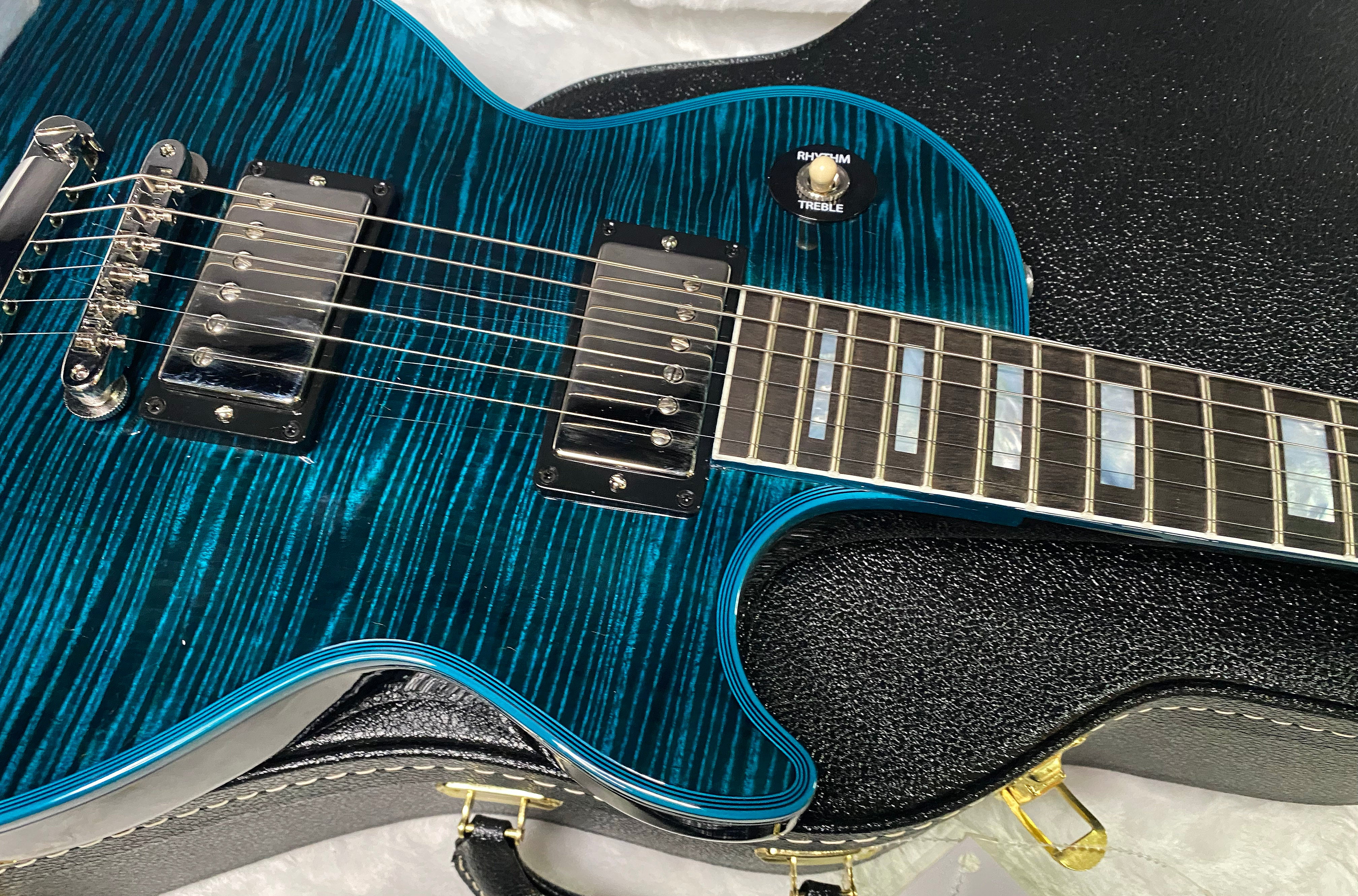 NEW! Gibson Les Paul Custom Peacock Widow - Monster Flame Top! Limited Edition - Weighs in at 8.1 lbs - Authorized Dealer - G07309