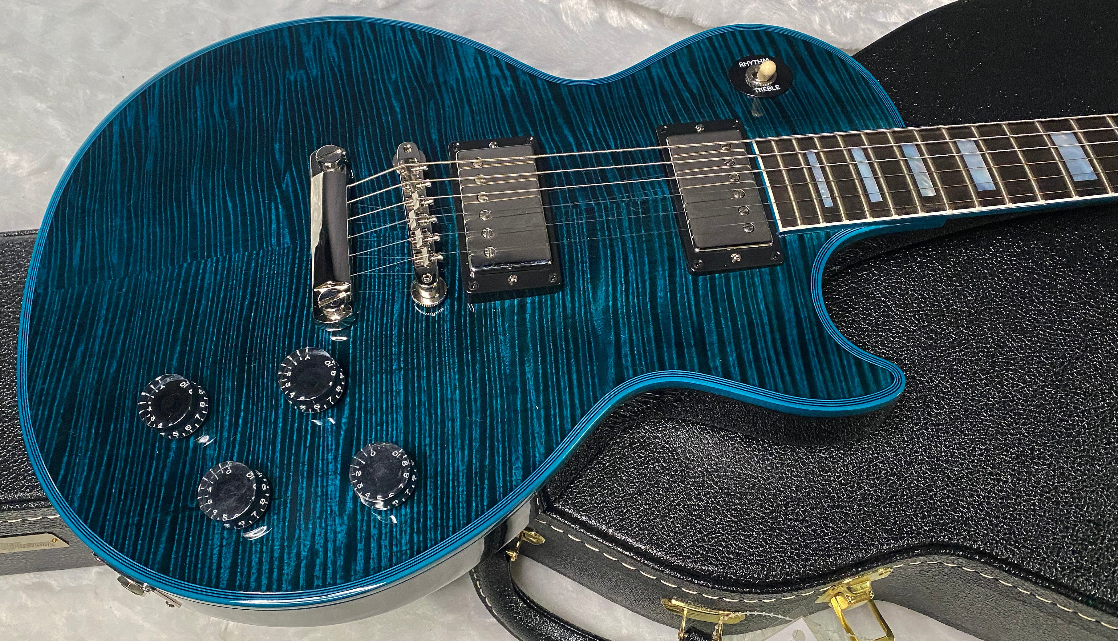NEW! Gibson Les Paul Custom Peacock Widow - Monster Flame Top! Limited Edition - Weighs in at 8.1 lbs - Authorized Dealer - G07309