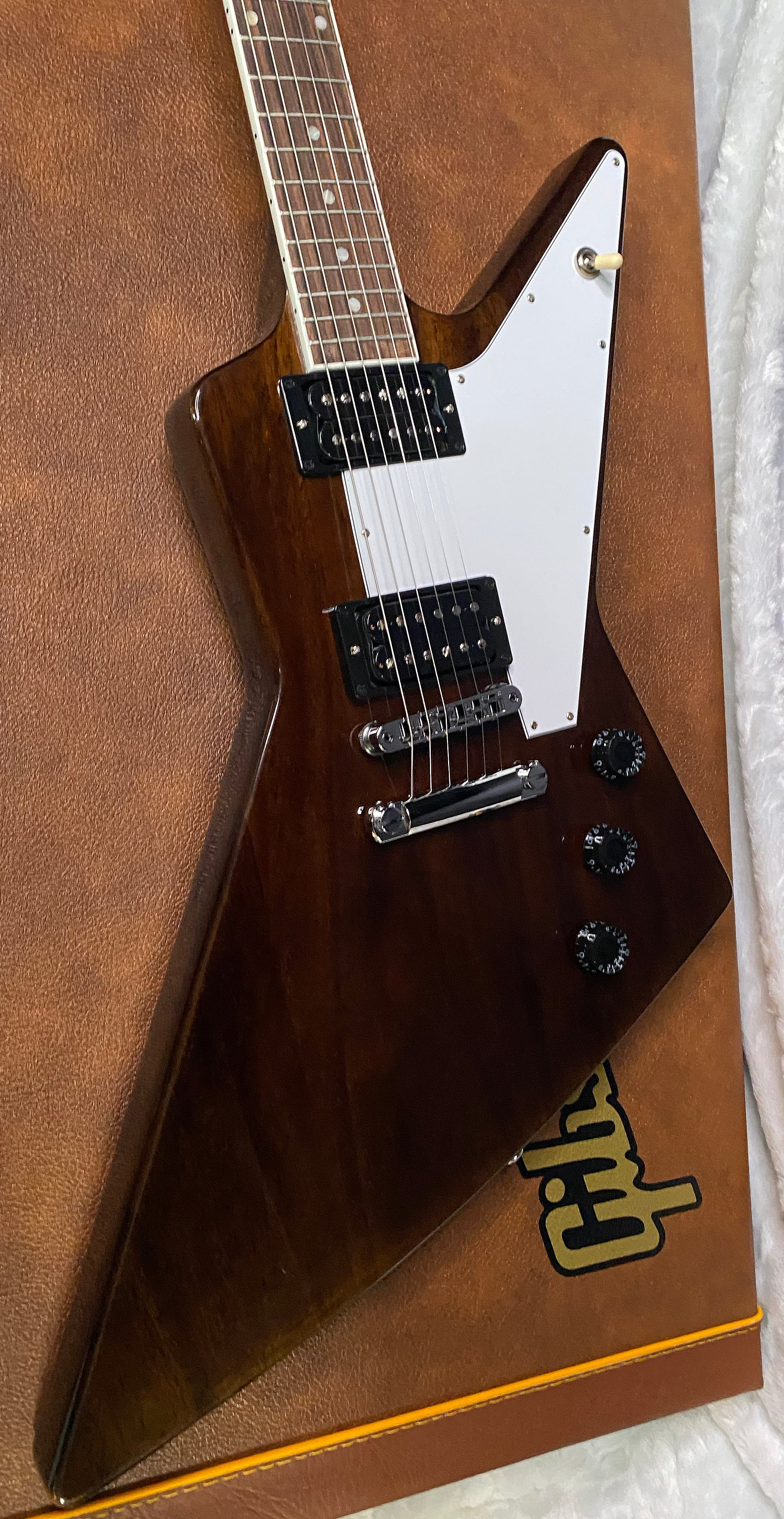 NEW! Gibson '70s Explorer - Dark Walnut - Authorized Dealer - Only 7.25lbs - G07321