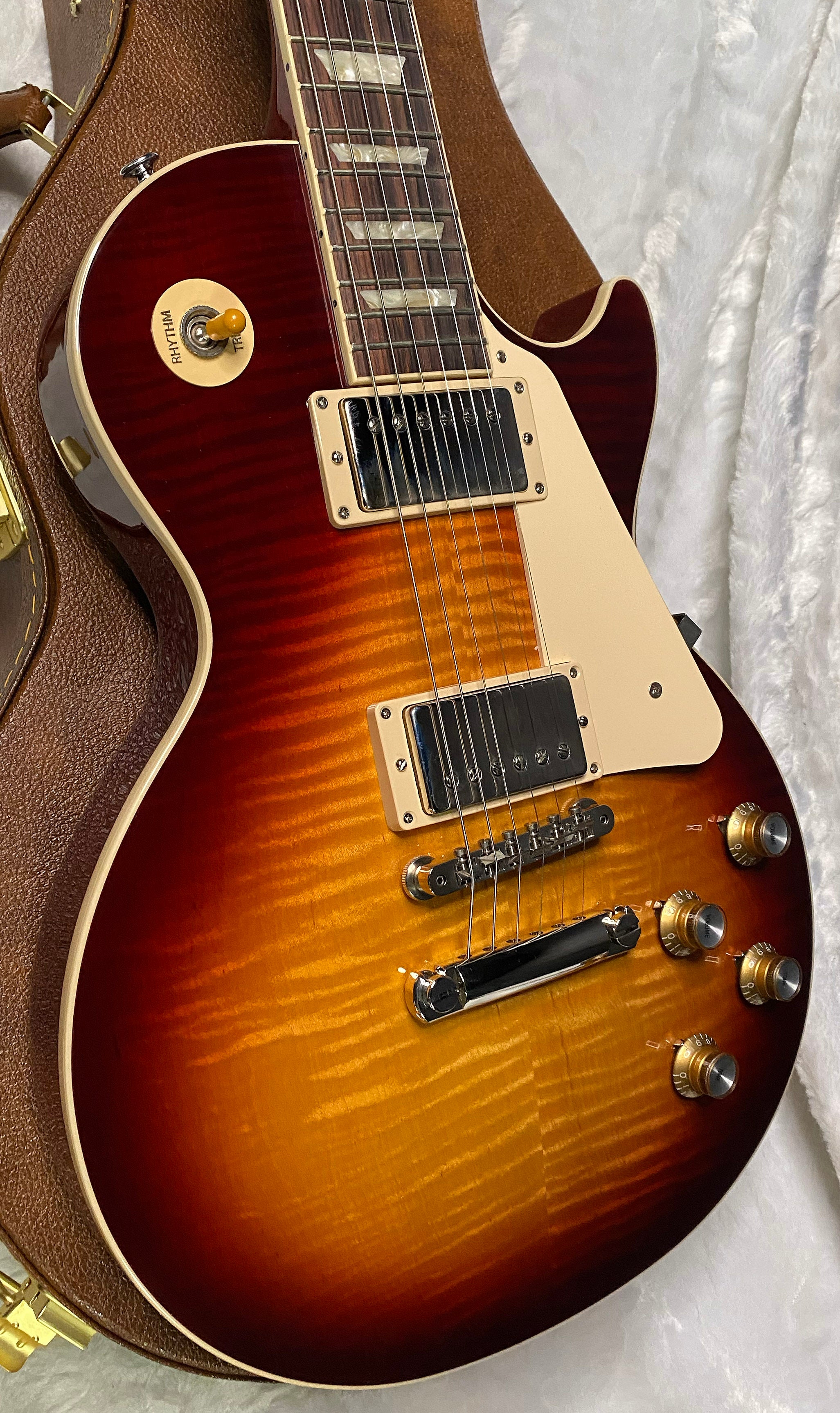 NEW! Gibson Les Paul Standard '60s Bourbon Burst - Curly Flame Maple Top - Authorized Dealer - 9.8 lbs - G07293