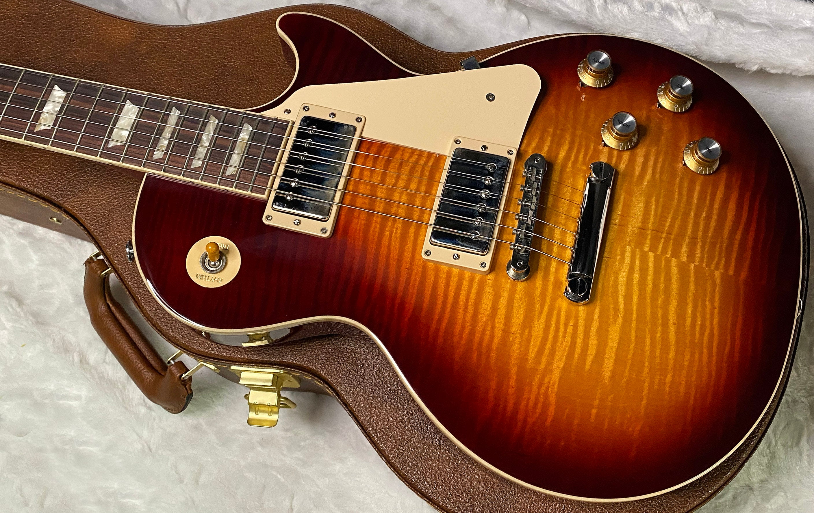 NEW! Gibson Les Paul Standard '60s Bourbon Burst - Curly Flame Maple Top - Authorized Dealer - 9.8 lbs - G07293