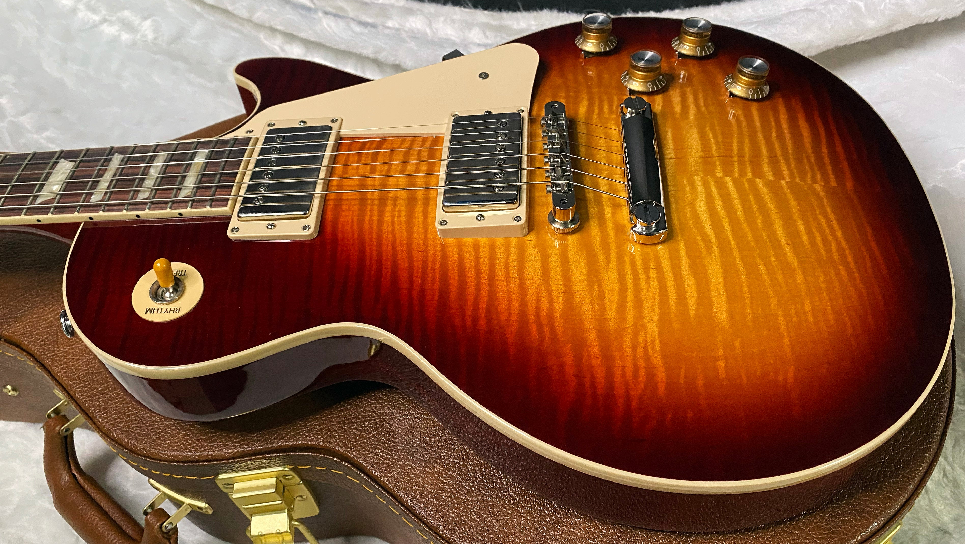 NEW! Gibson Les Paul Standard '60s Bourbon Burst - Curly Flame Maple Top - Authorized Dealer - 9.8 lbs - G07293