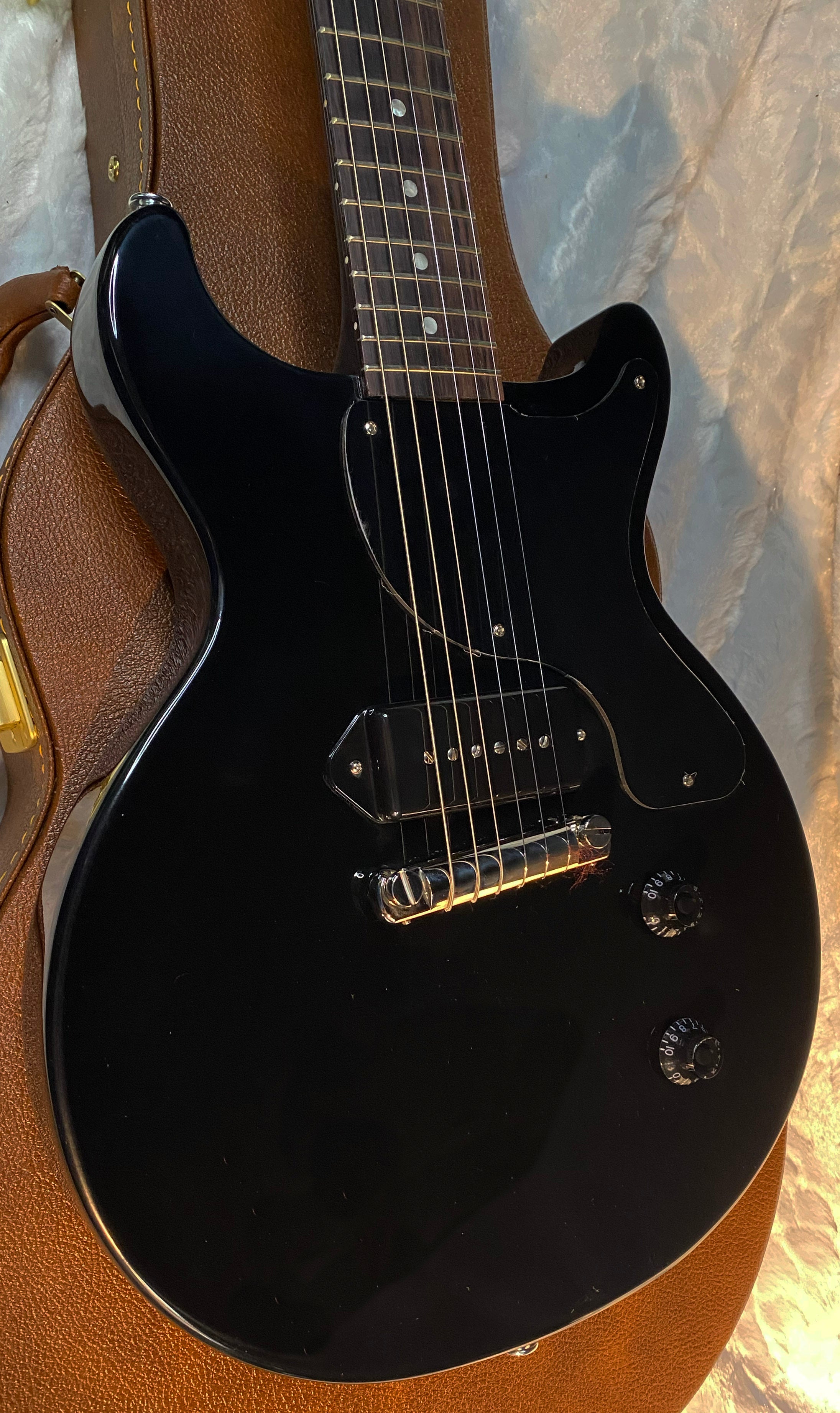 NEW! Gibson Les Paul Junior DC Double Cut - Ebony Finish - Authorized Dealer - 7.5 lbs - G06700