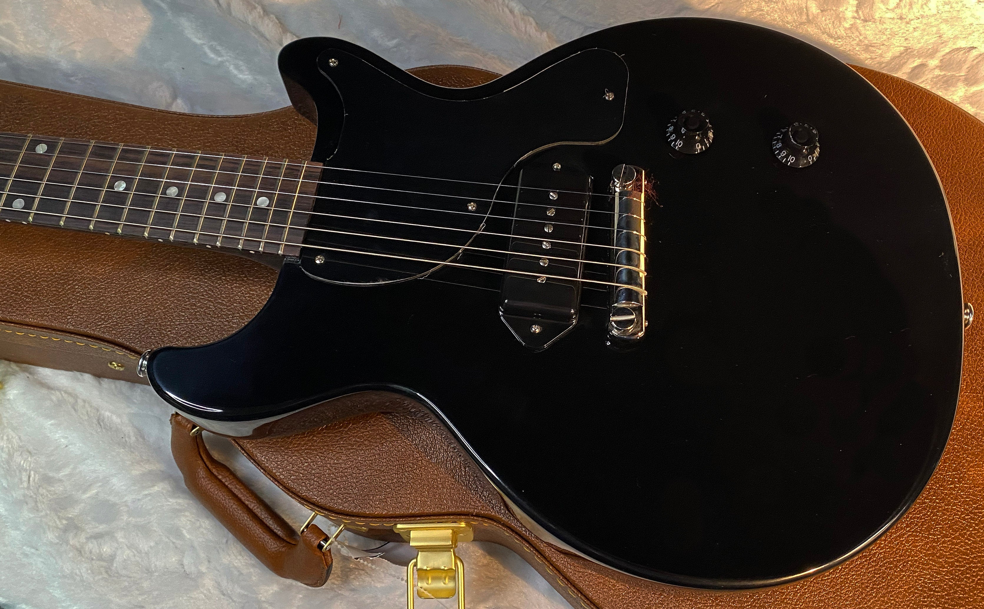 NEW! Gibson Les Paul Junior DC Double Cut - Ebony Finish - Authorized Dealer - 7.5 lbs - G06700