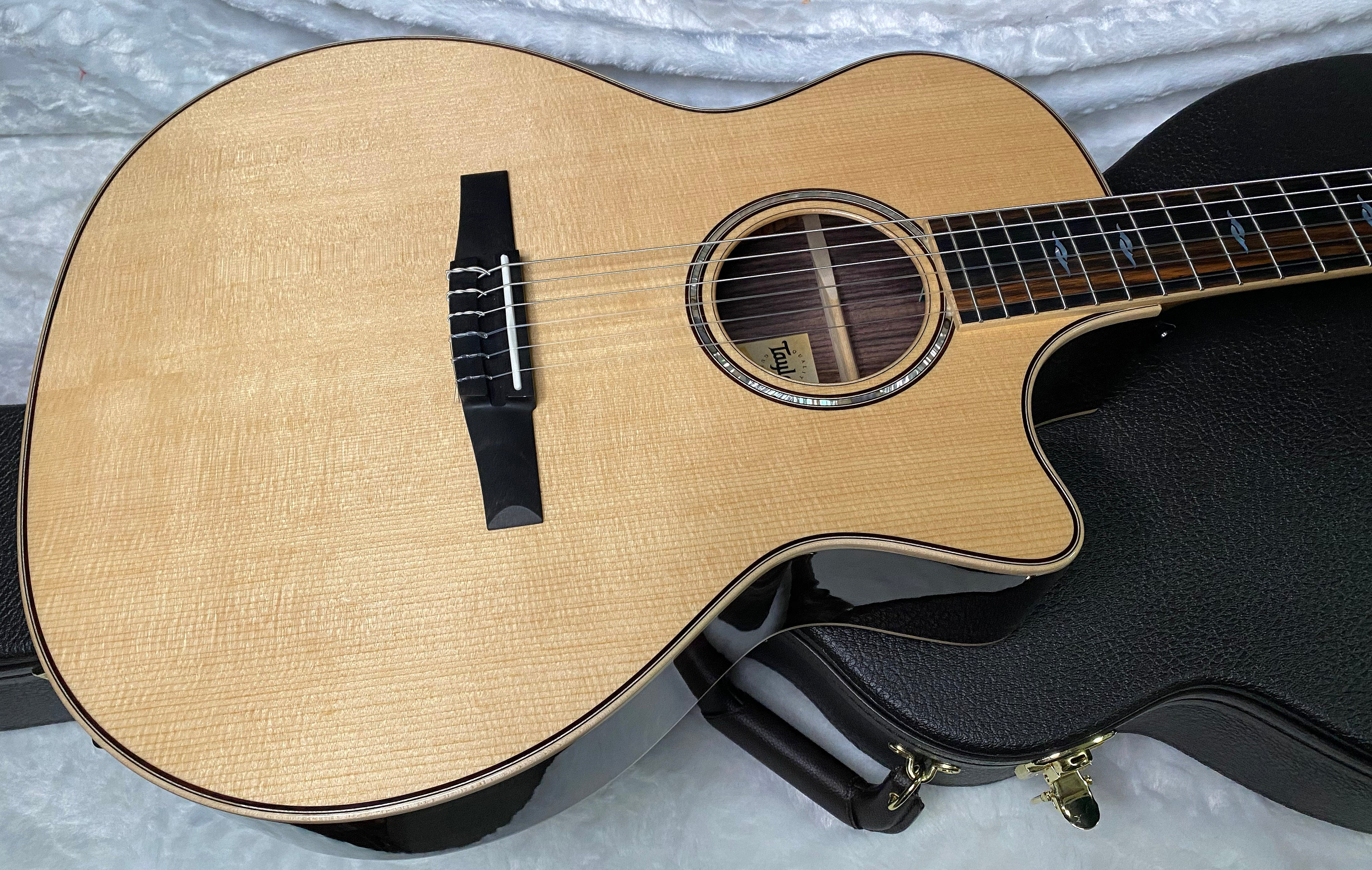 NEW ! Taylor 814ce-N Nylon Classical Acoustic-Electric Guitar - Natural Gloss - 4.2lbs - Authorized Dealer