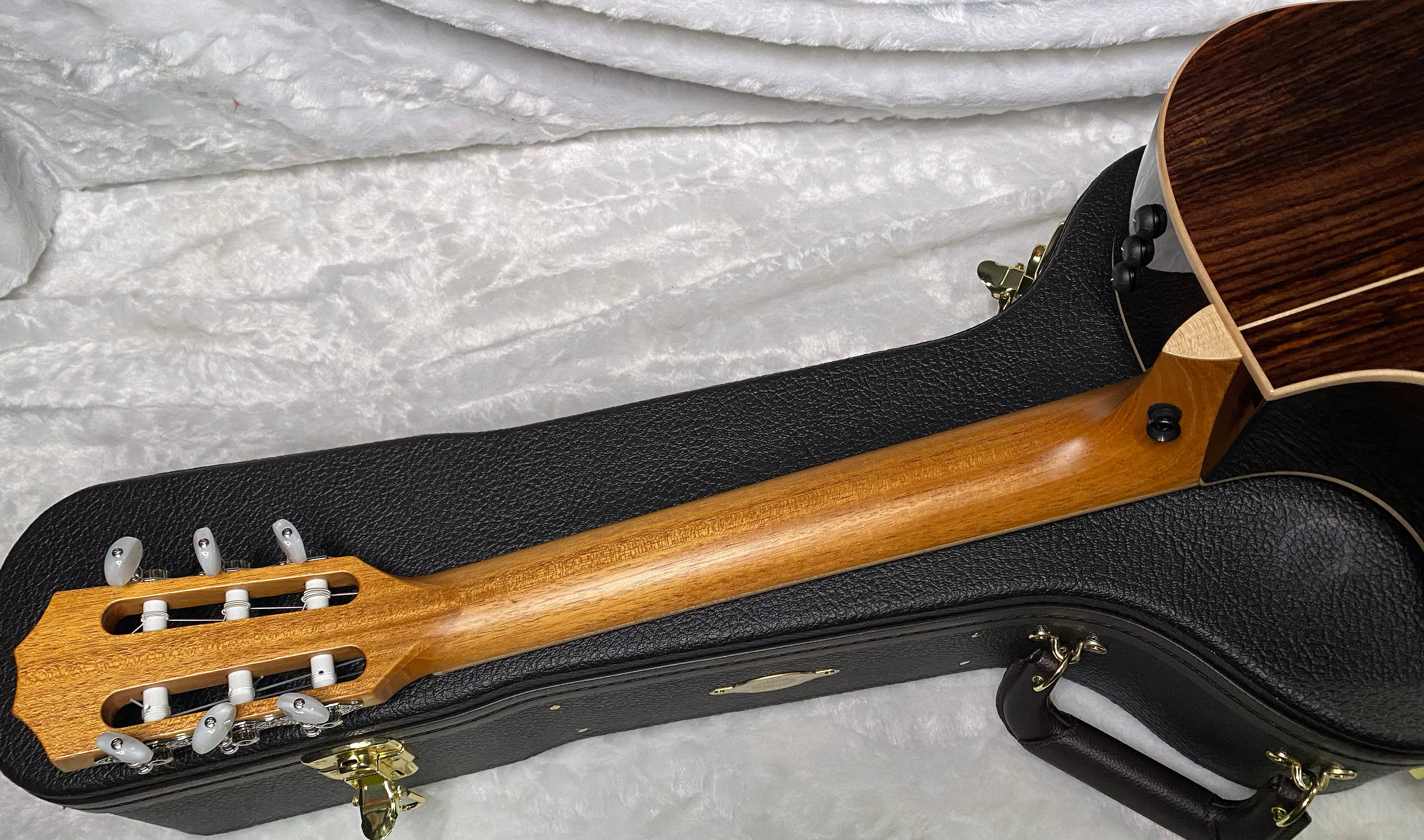 NEW ! Taylor 814ce-N Nylon Classical Acoustic-Electric Guitar - Natural Gloss - 4.2lbs - Authorized Dealer