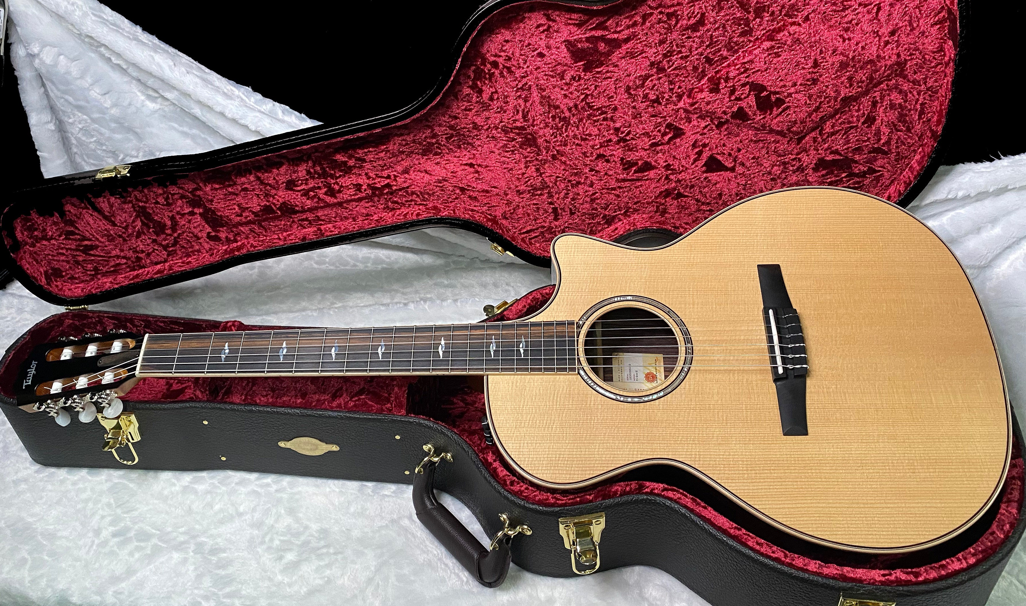 NEW ! Taylor 814ce-N Nylon Classical Acoustic-Electric Guitar - Natural Gloss - 4.2lbs - Authorized Dealer