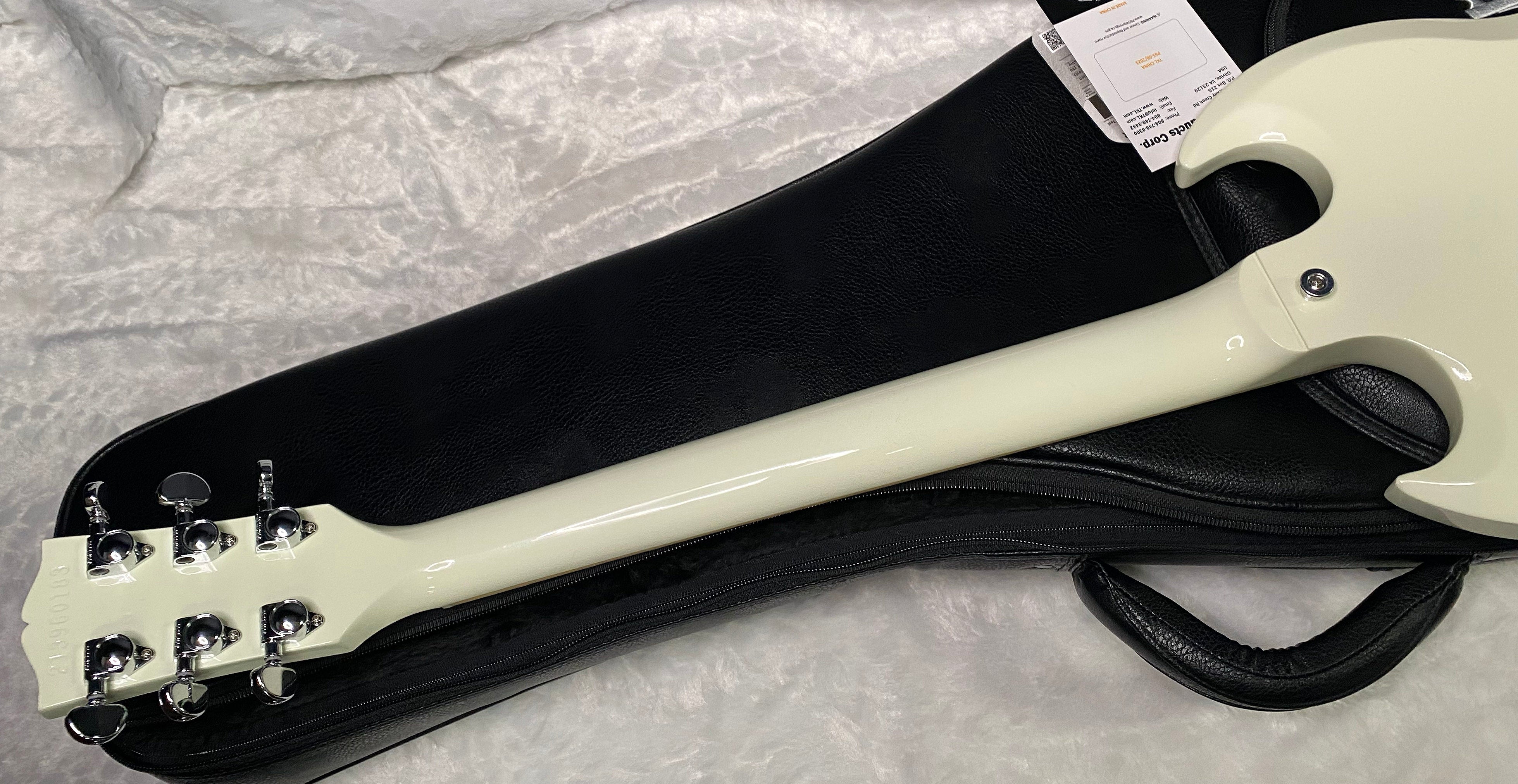 NEW ! Gibson SG Standard - Classic White Finish - Original Gibson Leather Gig Bag - Authorized Dealer - Only 6.7lbs - G07306