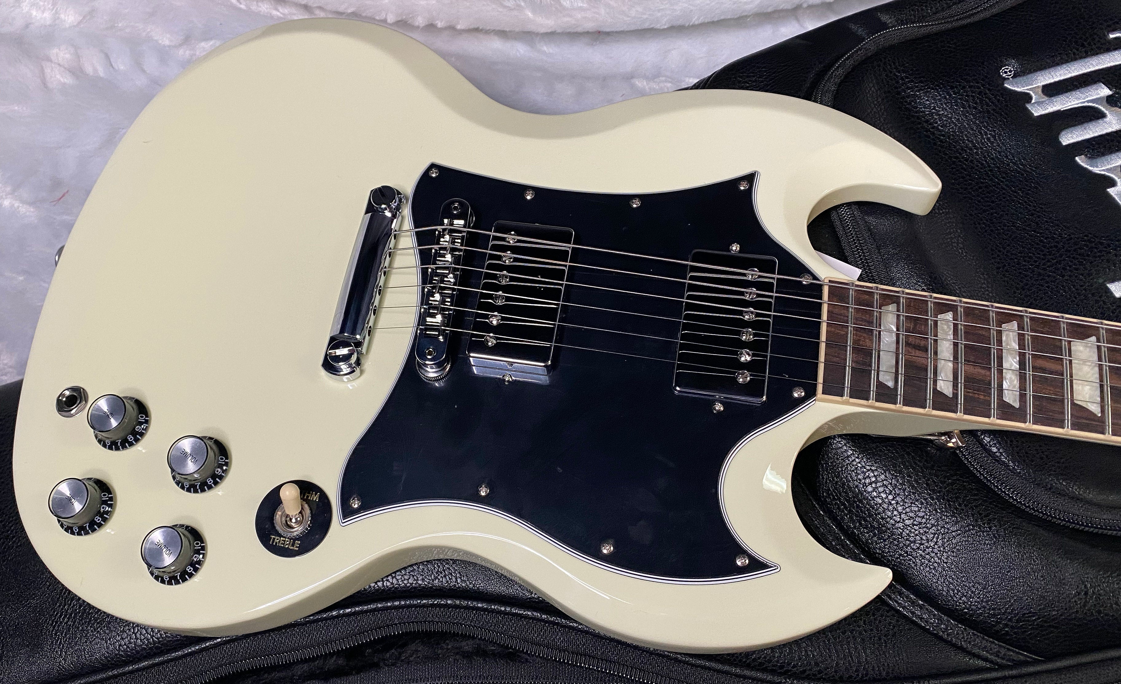 NEW ! Gibson SG Standard - Classic White Finish - Original Gibson Leather Gig Bag - Authorized Dealer - Only 6.75 lbs - G06716