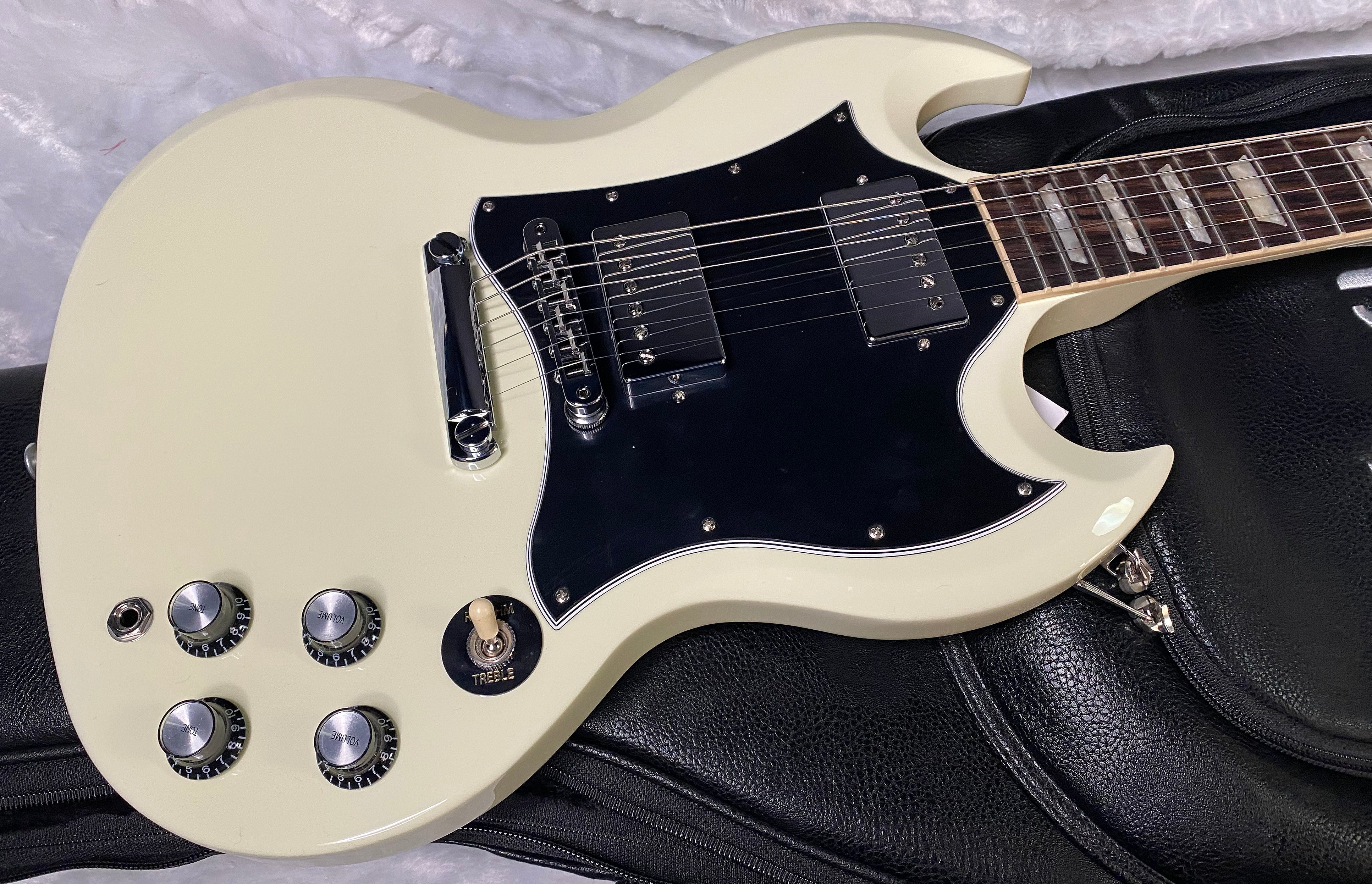 NEW ! Gibson SG Standard - Classic White Finish - Original Gibson Leather Gig Bag - Authorized Dealer - Only 6.75 lbs - G06716