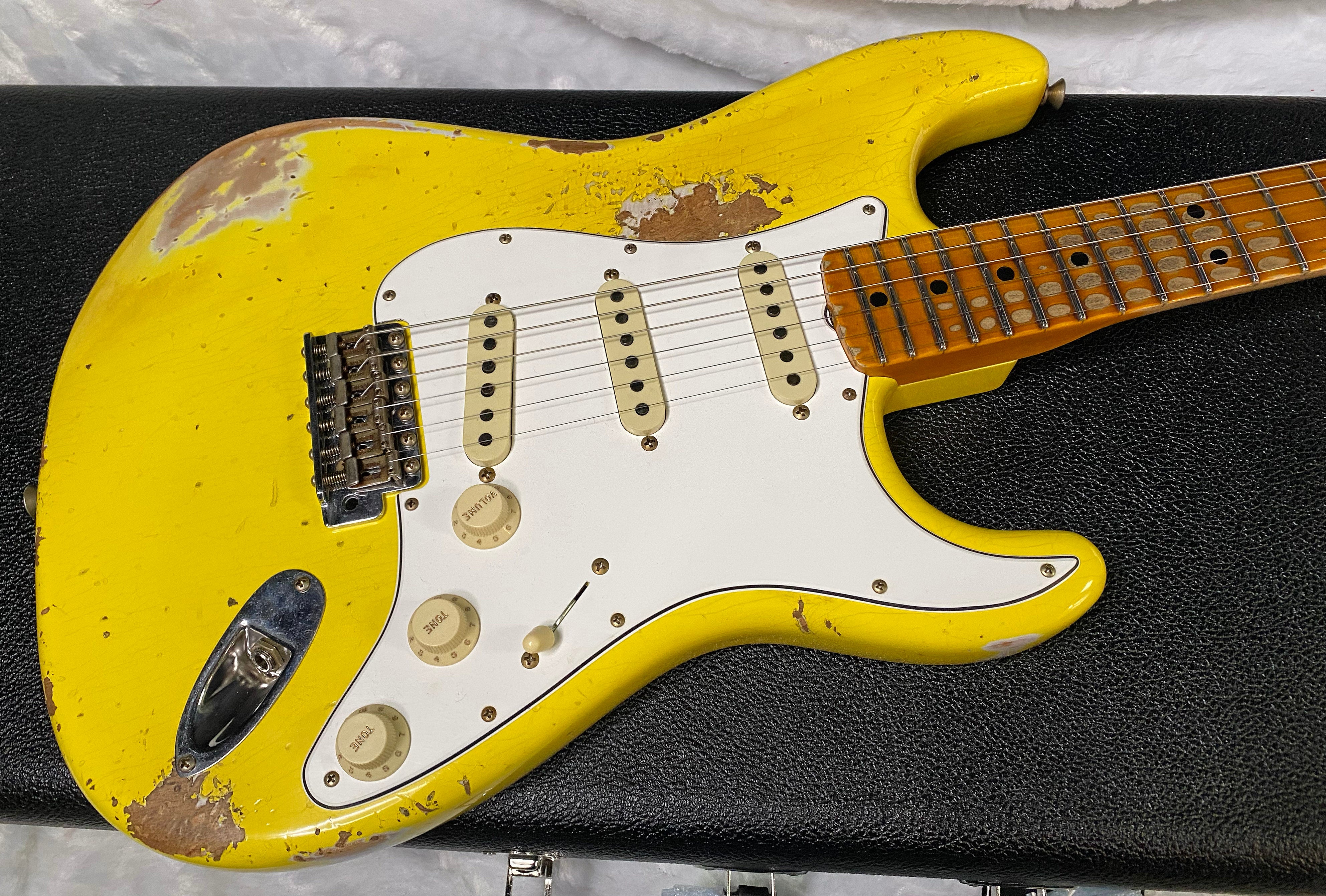 NEW! Fender Custom Shop Special Run '69 Stratocaster Heavy Relic - Handwound P/U's - Aged Graffiti Yellow - Reverse Headstock - 7.7lbs - Authorized Dealer - One OFF! SUPER RARE! G06753