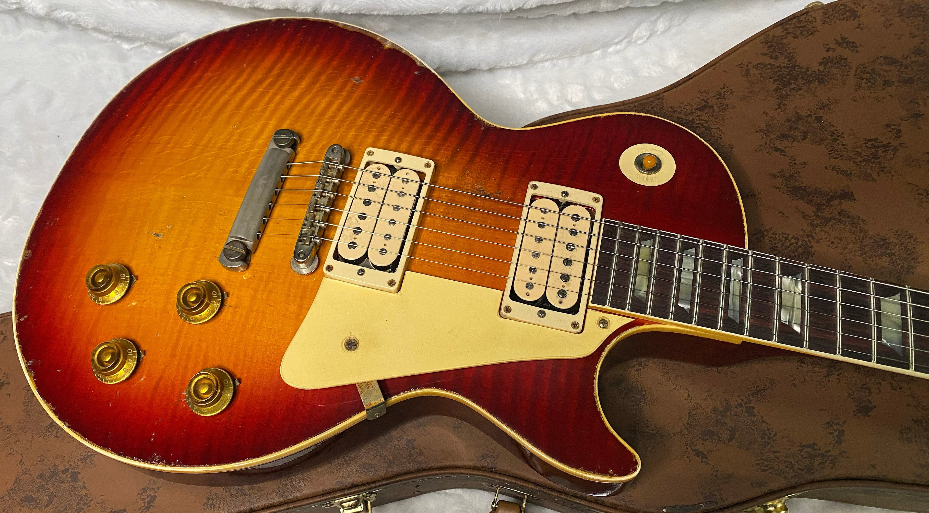 NEW! Gibson Custom 1959 Les Paul Standard Resissue - One Off - Ultra Heavy Aged - Murphy Lab - Factory Burst - Authorized Dealer - ONLY 8lbs!!!! - G07379