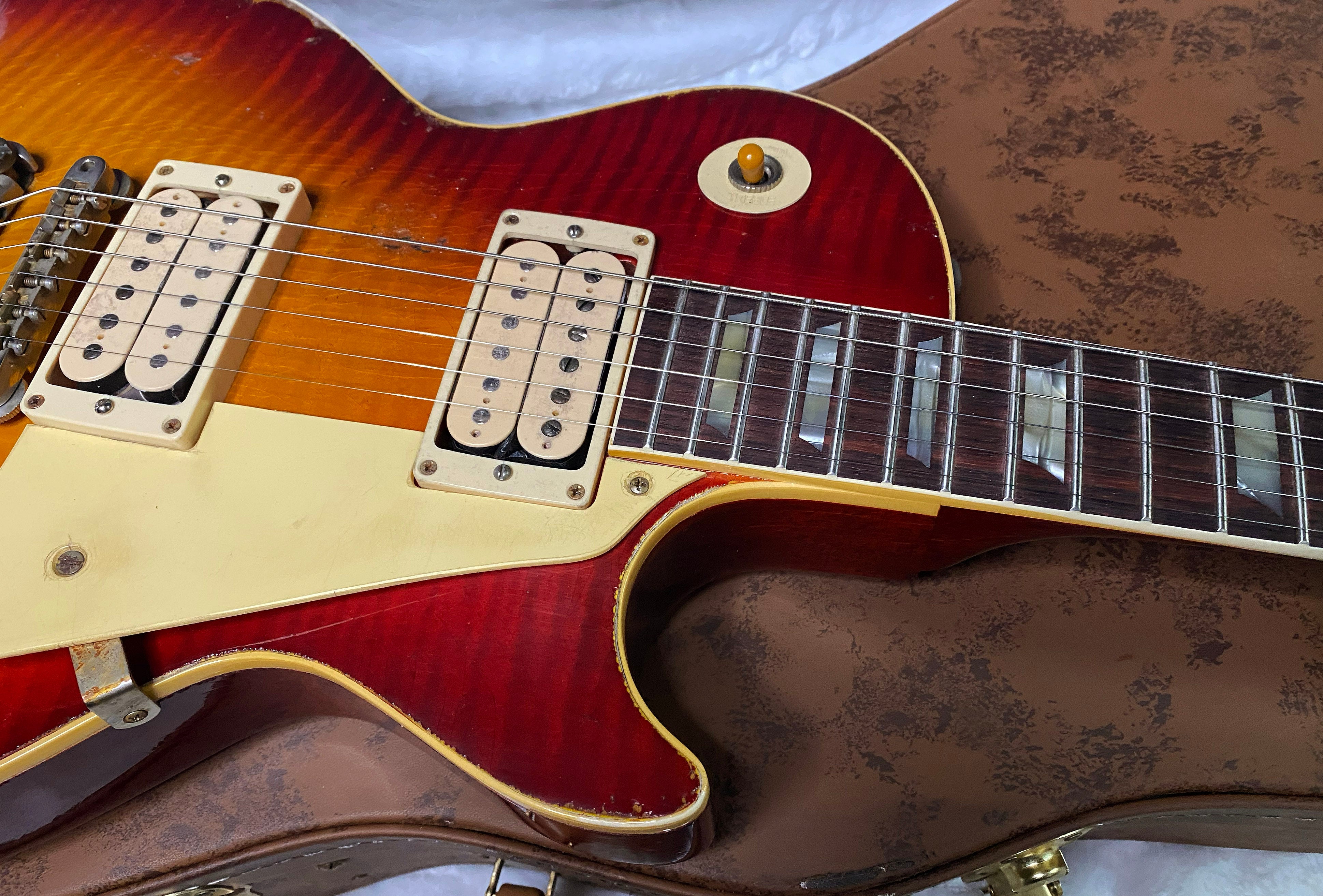 NEW! Gibson Custom 1959 Les Paul Standard Resissue - One Off - Ultra Heavy Aged - Murphy Lab - Factory Burst - Authorized Dealer - ONLY 8lbs!!!! - G07379