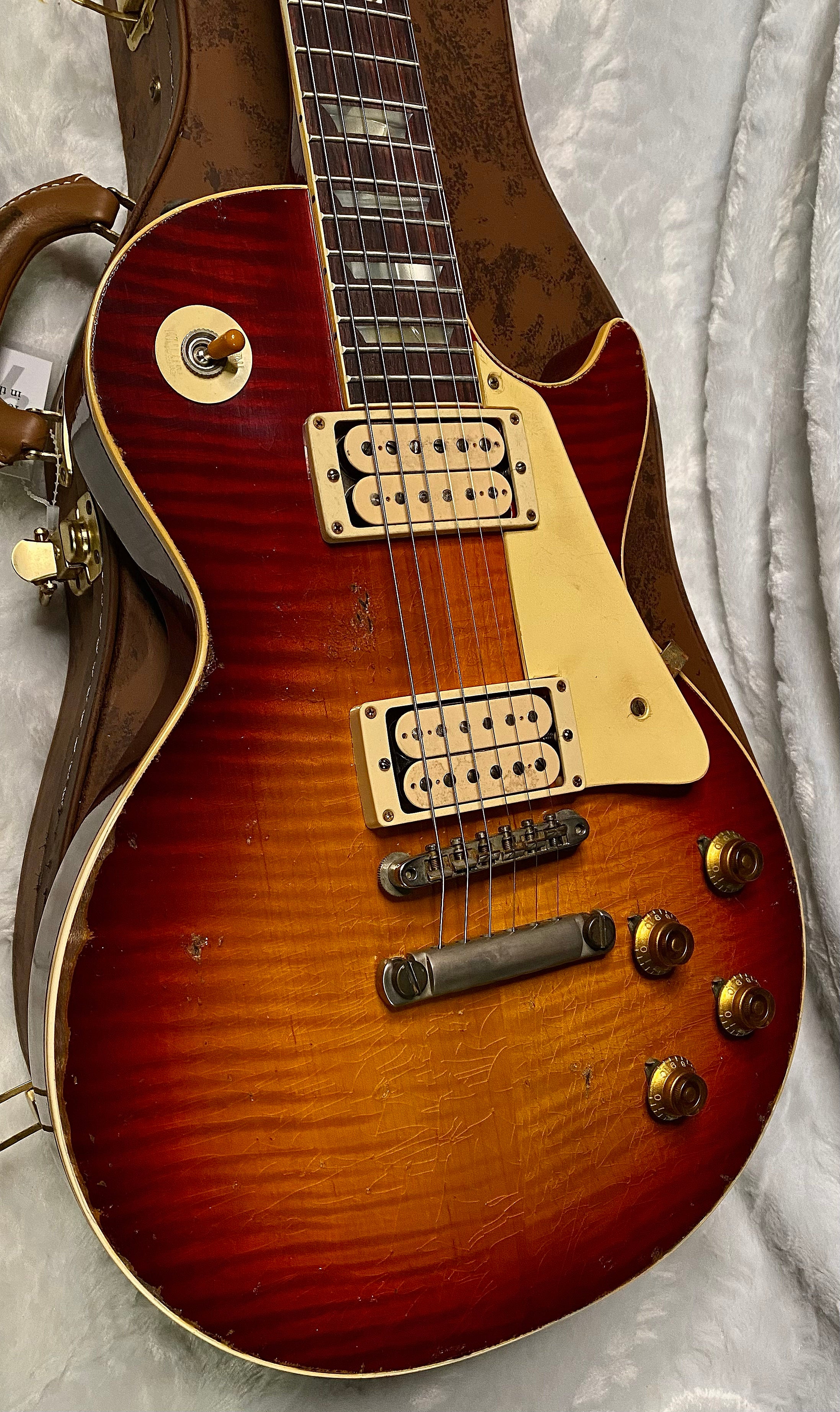 NEW! Gibson Custom 1959 Les Paul Standard Resissue - One Off - Ultra Heavy Aged - Murphy Lab - Factory Burst - Authorized Dealer - ONLY 8lbs!!!! - G07379