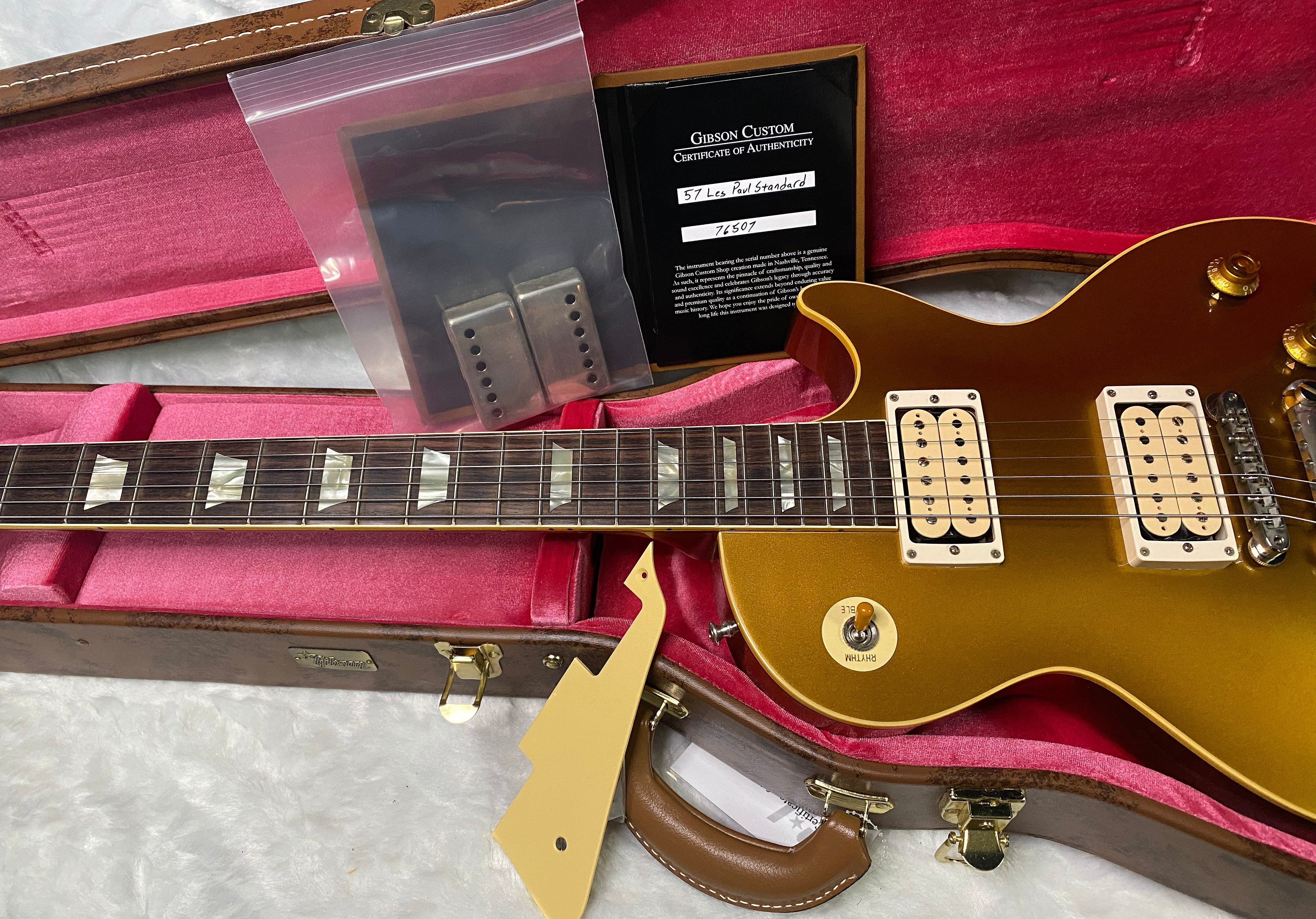 MINT! Gibson Custom Shop '57 Les Paul ALL OVER Double Gold Reissue - VOS - Uncovered Double White Pick-Ups - Authorized Dealer - Only 8.25 lbs - G07383