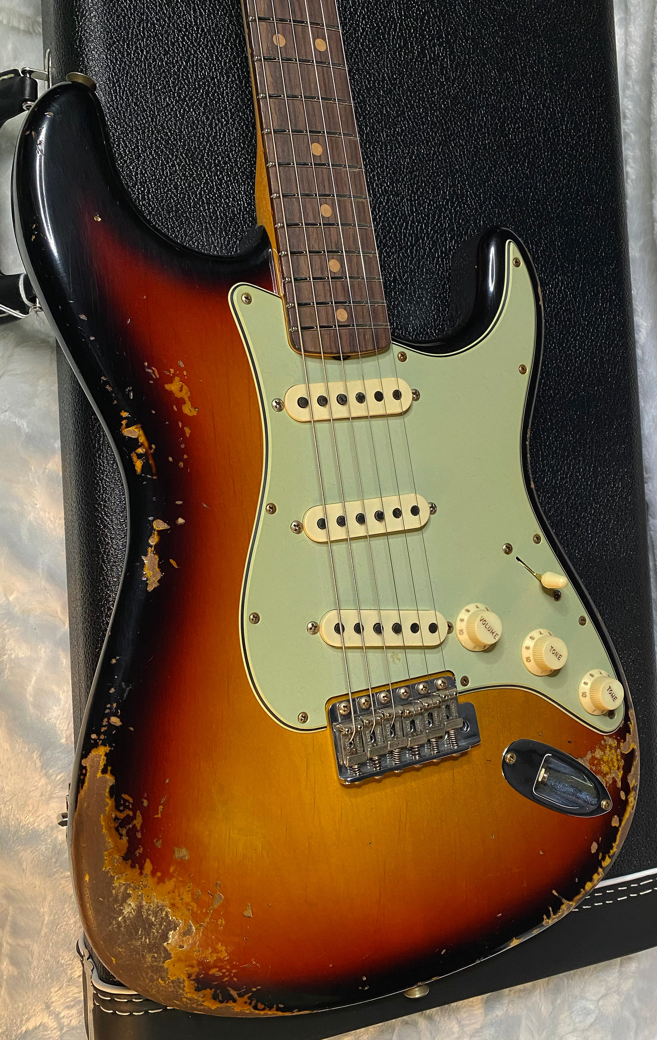 NEW! Fender Custom Shop Limited Edition '64 L-Series Stratocaster Heavy Relic Faded Aged 3-Tone Sunburst - Authorized Dealer - 7.75lbs - G05905