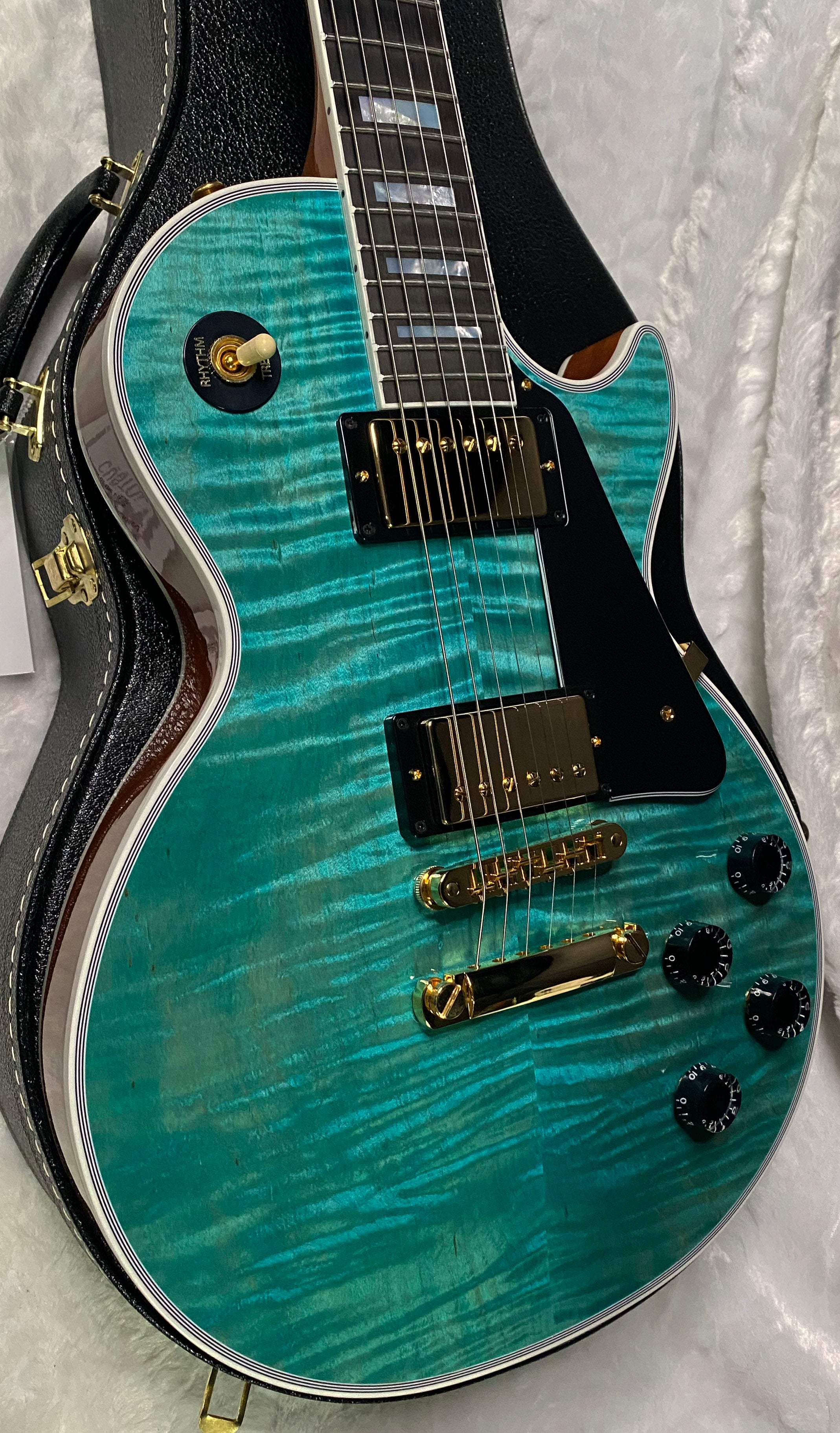 NEW! Gibson Dealer Select Custom Shop Les Paul Custom AAA Flame Top - Aqua Blue - Authorized Dealer - WOW! 8.2 lbs - G07380
