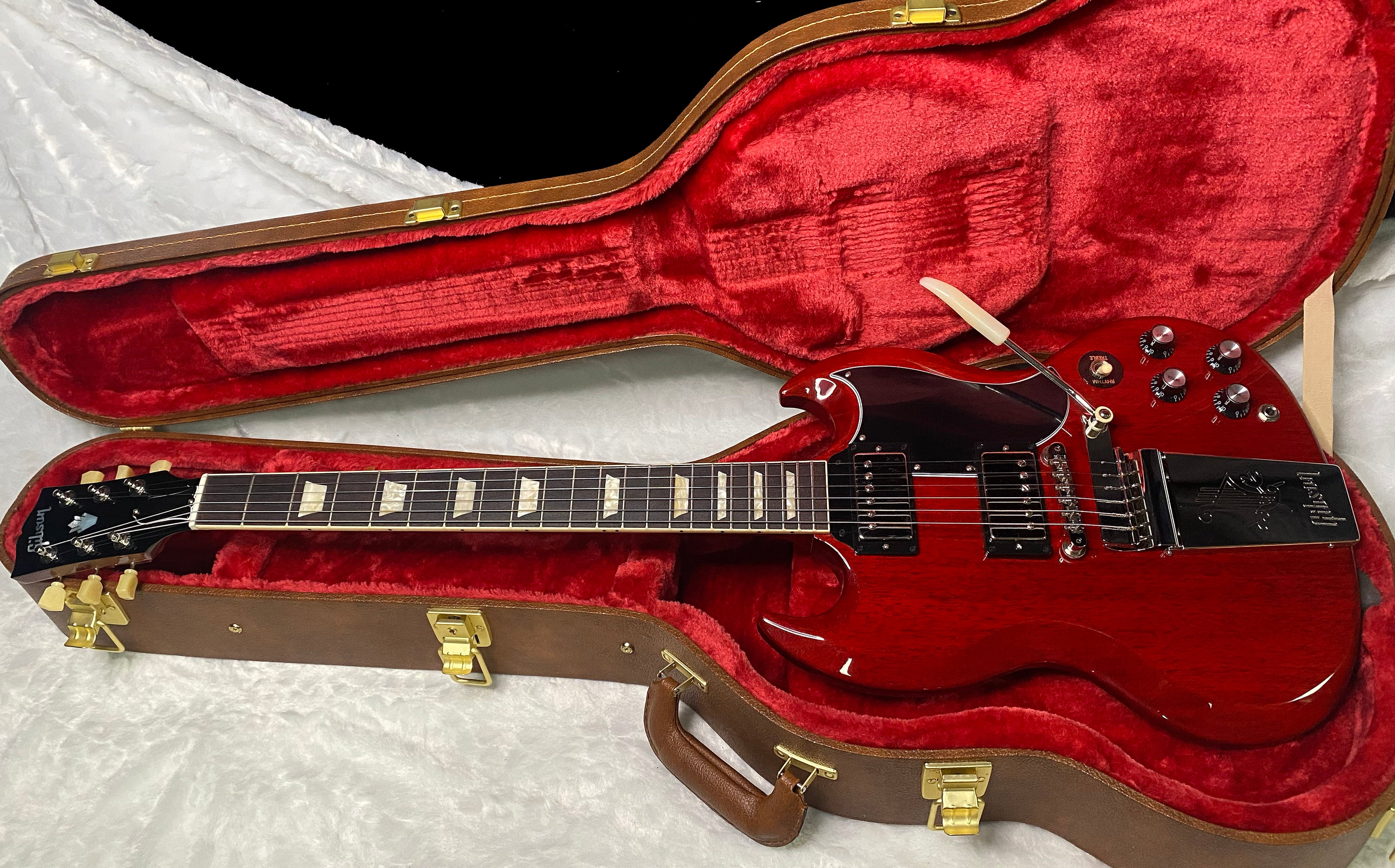 NEW! Gibson SG Standard '61 Maestro Vibrola Vintage Cherry - 7.1 lbs - Authorized Dealer! G07394