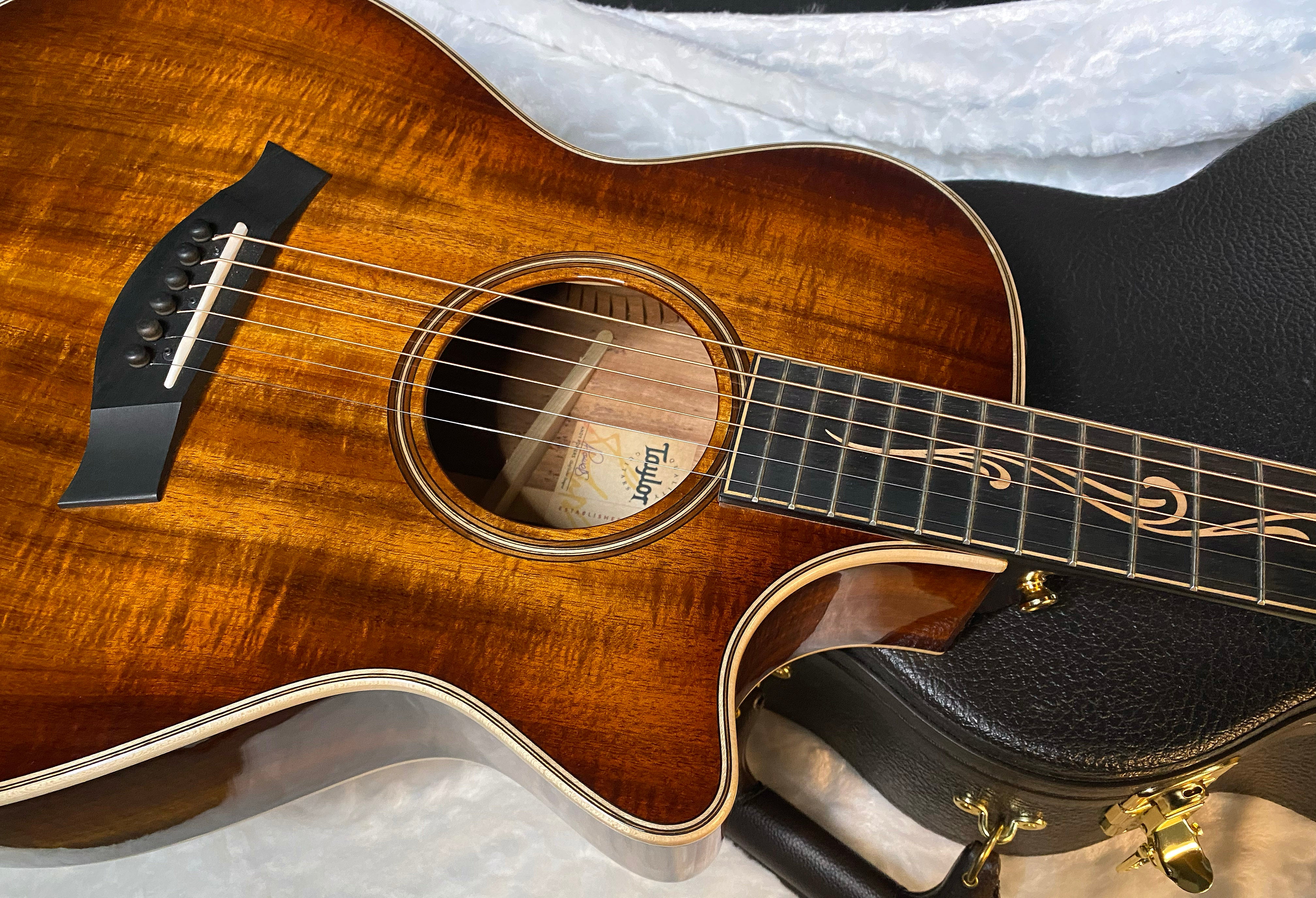 NEW ! Taylor K22ce V-Class Acoustic-electric Guitar - Shaded Edgeburst - 4.3lbs - G05273