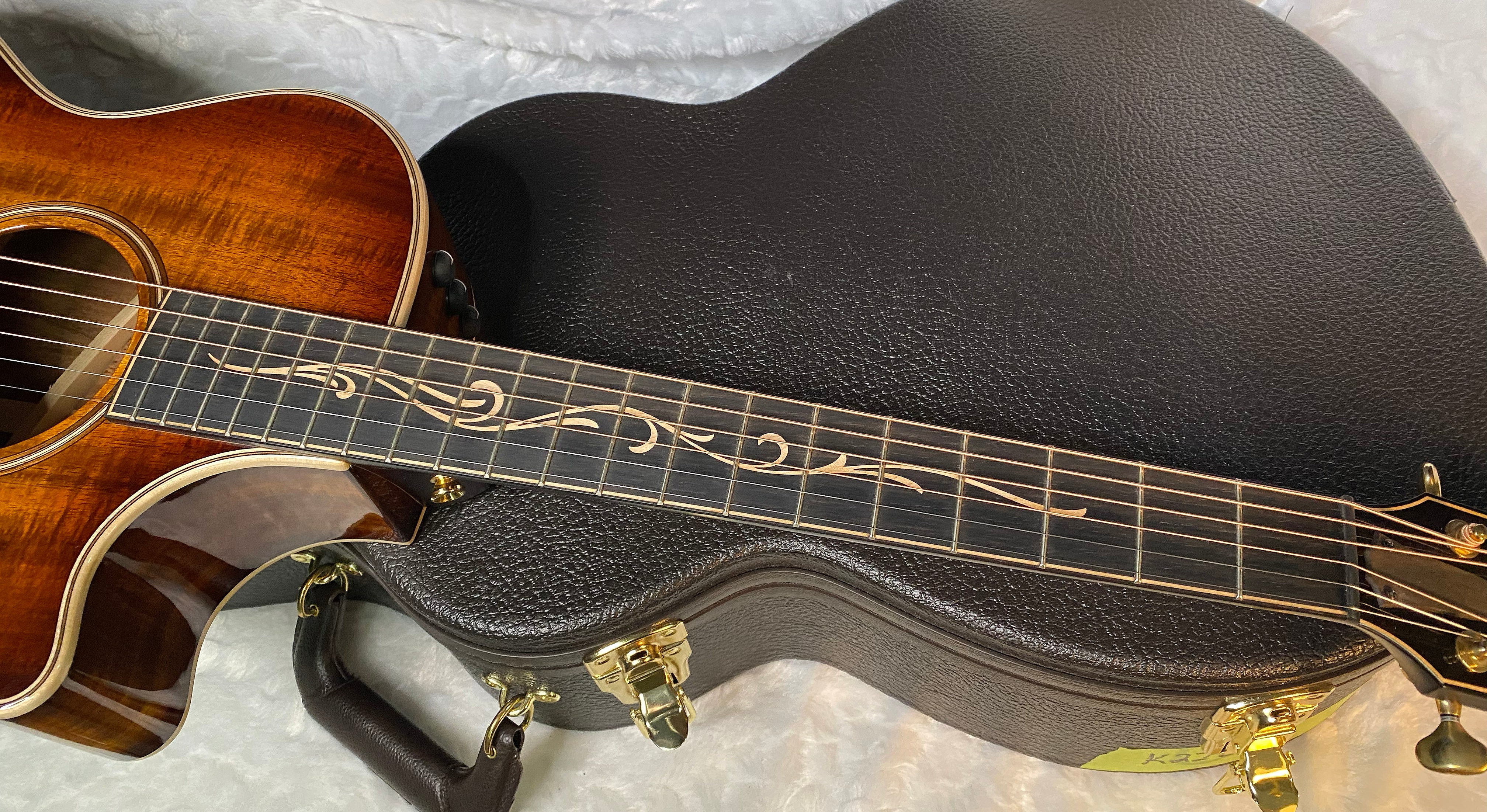 NEW ! Taylor K22ce V-Class Acoustic-electric Guitar - Shaded Edgeburst - 4.3lbs - G05273