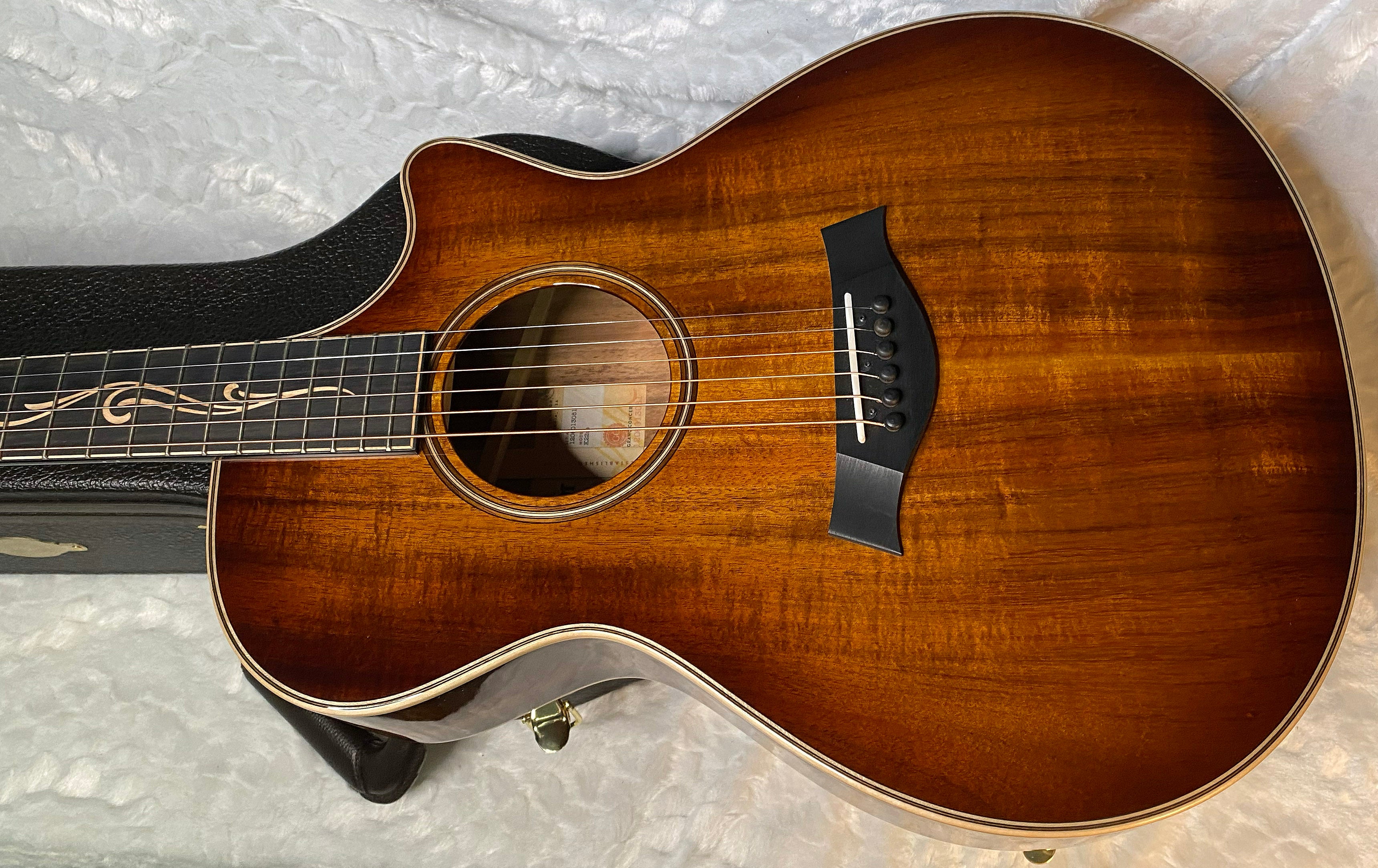 NEW ! Taylor K22ce V-Class Acoustic-electric Guitar - Shaded Edgeburst - 4.3lbs - G05273