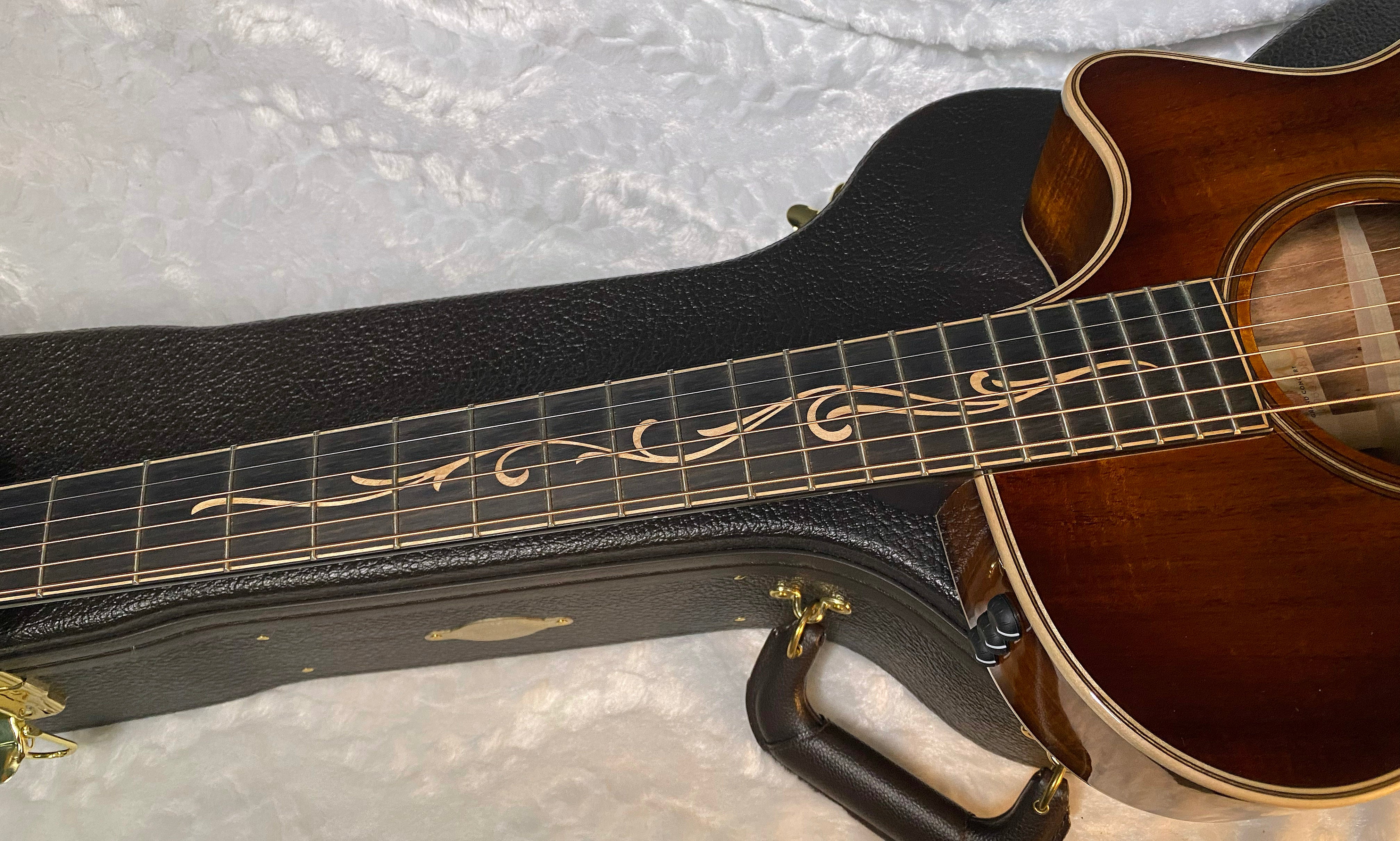 NEW ! Taylor K22ce V-Class Acoustic-electric Guitar - Shaded Edgeburst - 4.3lbs - G05273