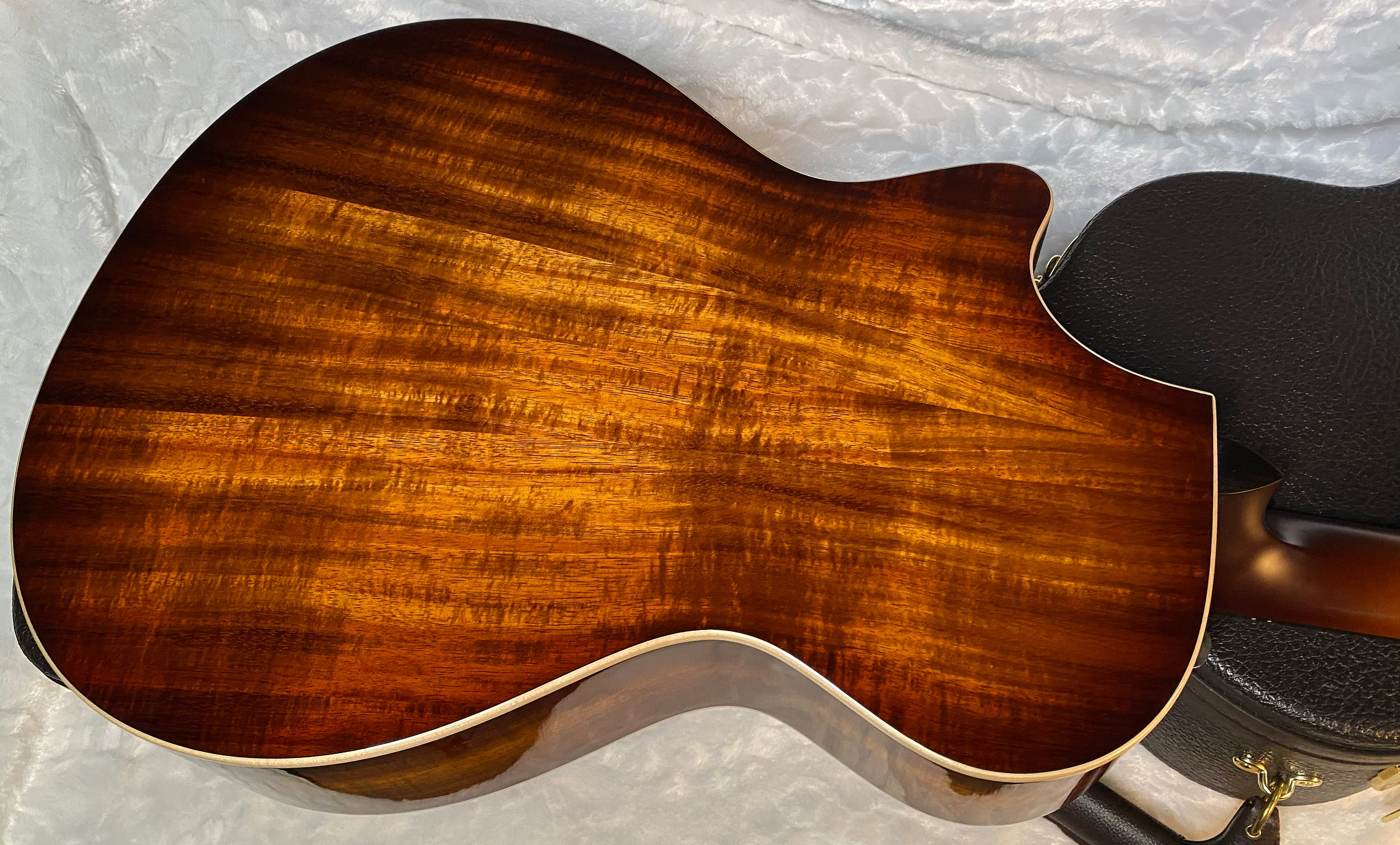 NEW ! Taylor K22ce V-Class Acoustic-electric Guitar - Shaded Edgeburst - 4.3lbs - G05273