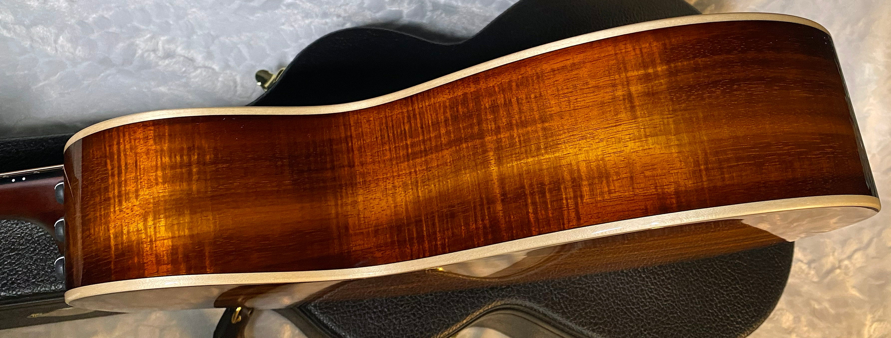 NEW ! Taylor K22ce V-Class Acoustic-electric Guitar - Shaded Edgeburst - 4.3lbs - G05273