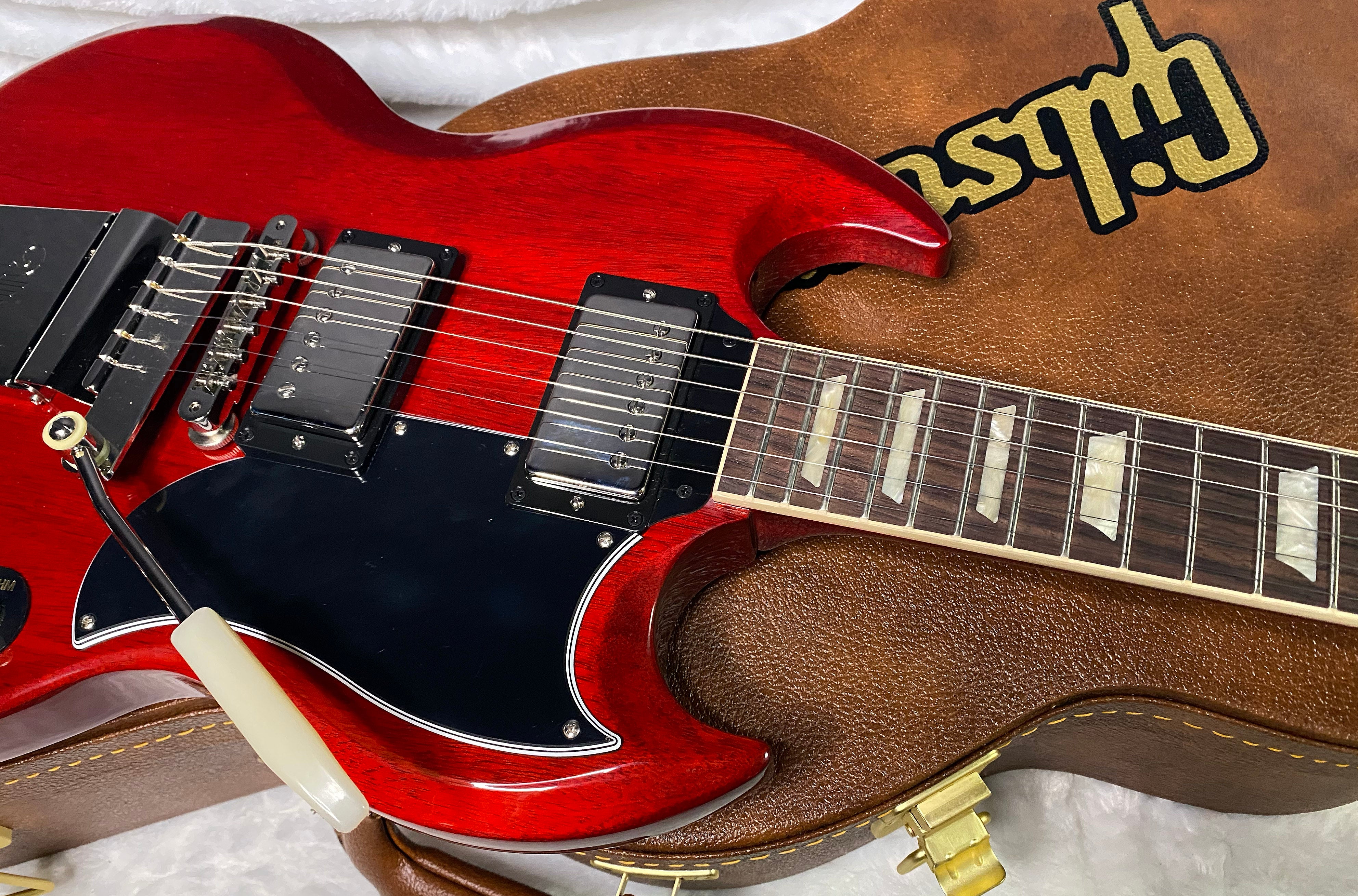 NEW! Gibson SG Standard '61 Maestro Vibrola Vintage Cherry - 7.45 lbs - Authorized Dealer! G07405