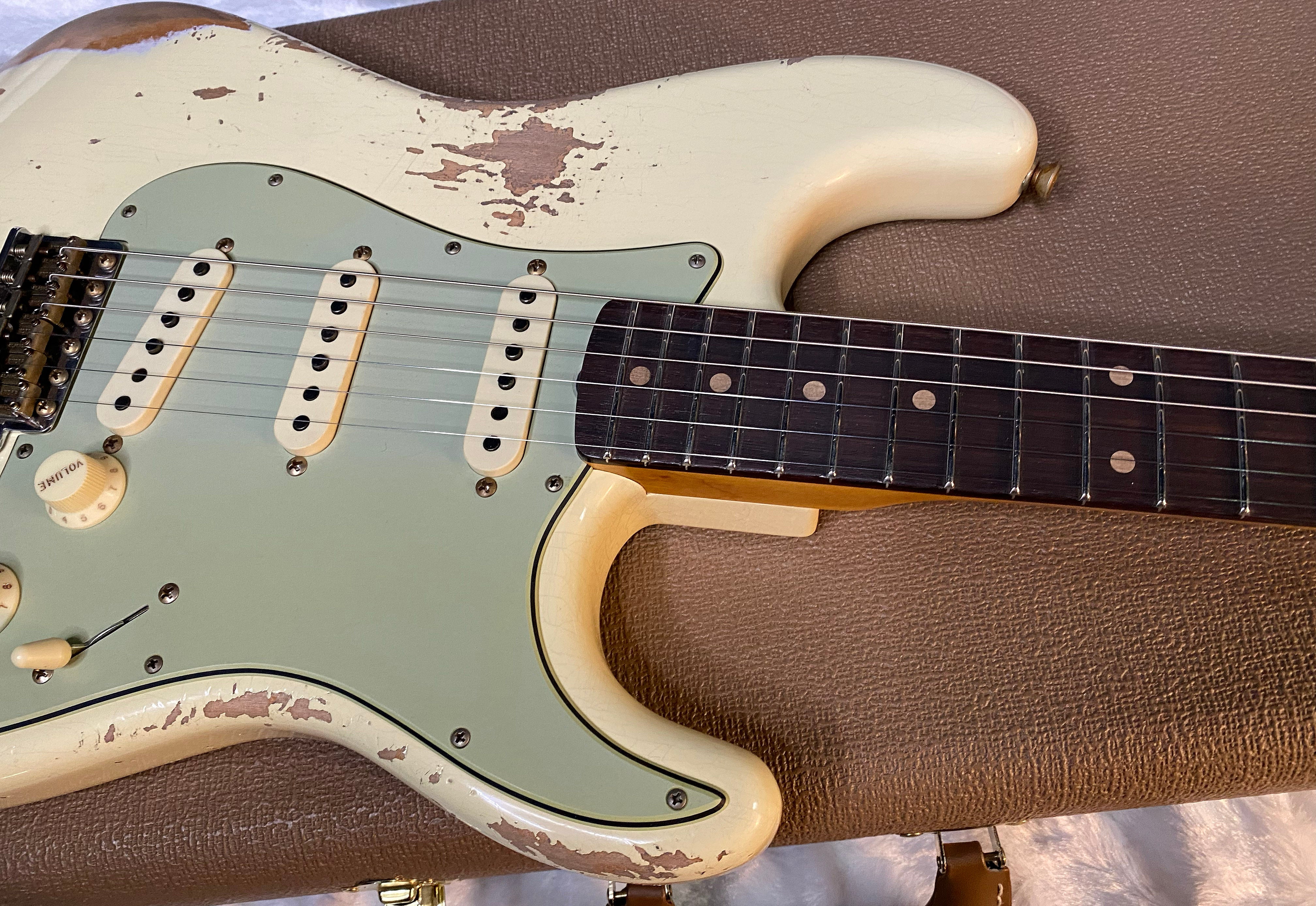 NEW! Fender Custom Shop 62 Heavy Relic Stratocaster - Vintage White - Authorized Dealer - Modern Spec - Handwound Pick Ups - 7.8 lbs - G05908