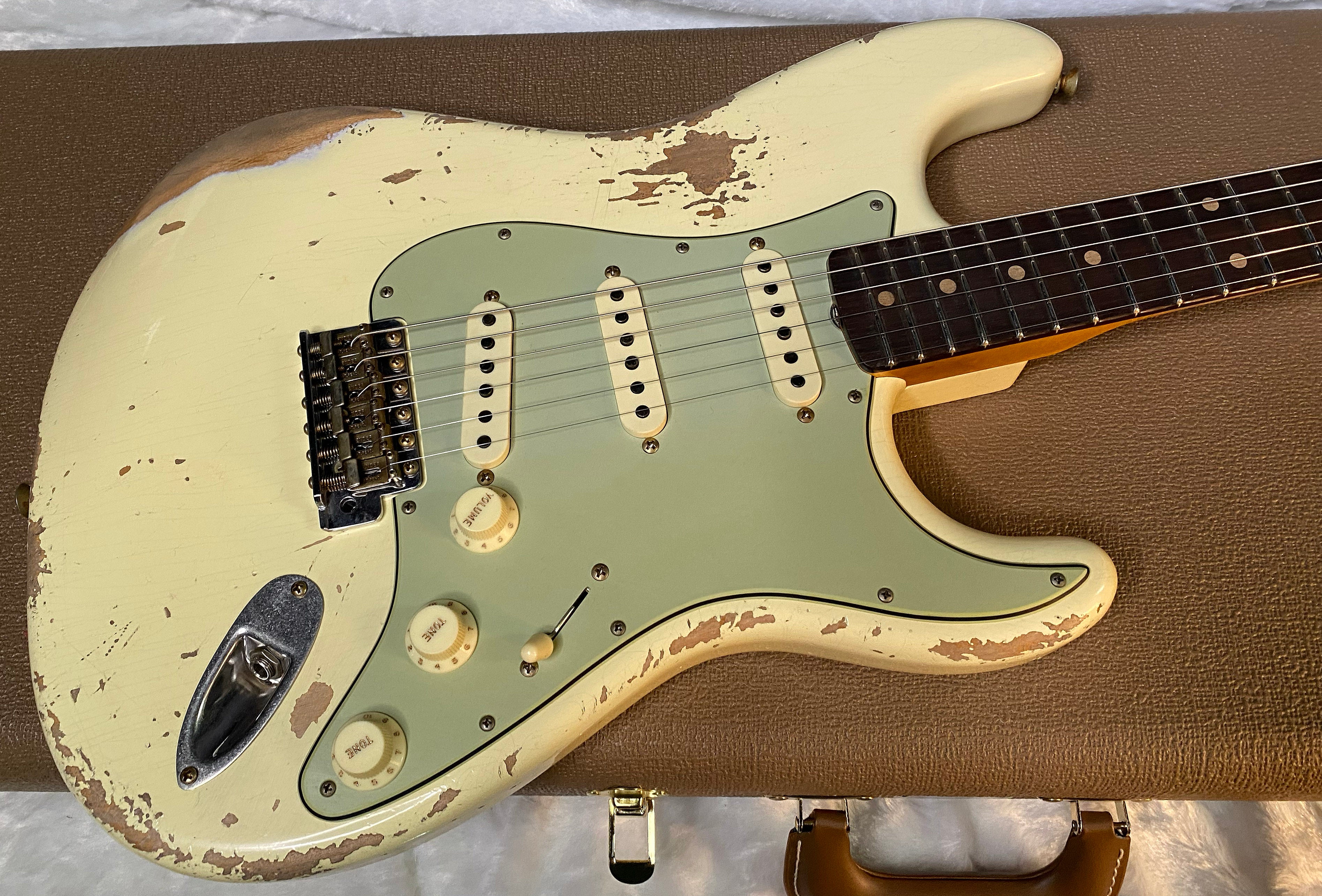 NEW! Fender Custom Shop 62 Heavy Relic Stratocaster - Vintage White - Authorized Dealer - Modern Spec - Handwound Pick Ups - 7.8 lbs - G05908