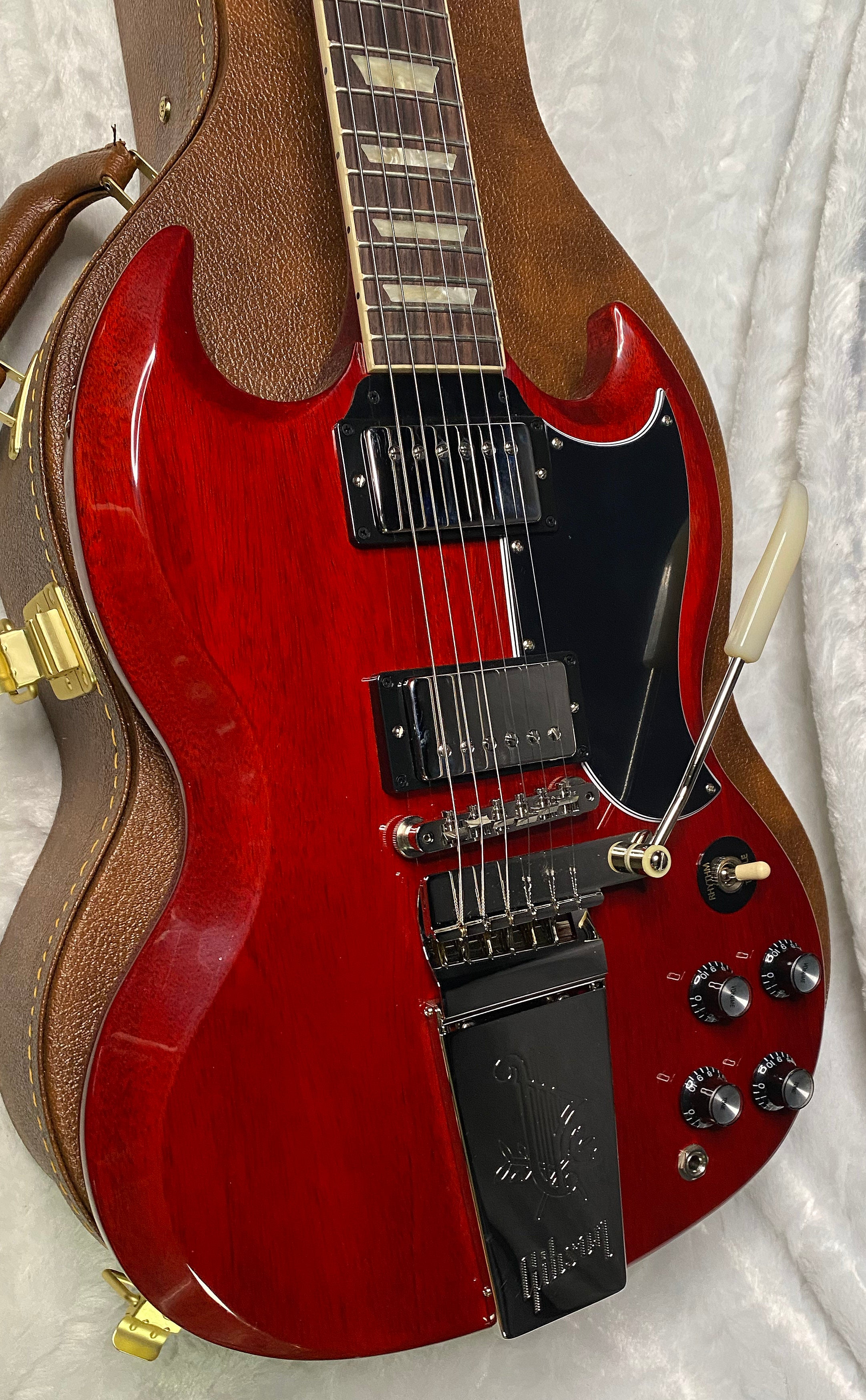 NEW! Gibson SG Standard '61 Maestro Vibrola Vintage Cherry - 7.45 lbs - Authorized Dealer! G07405