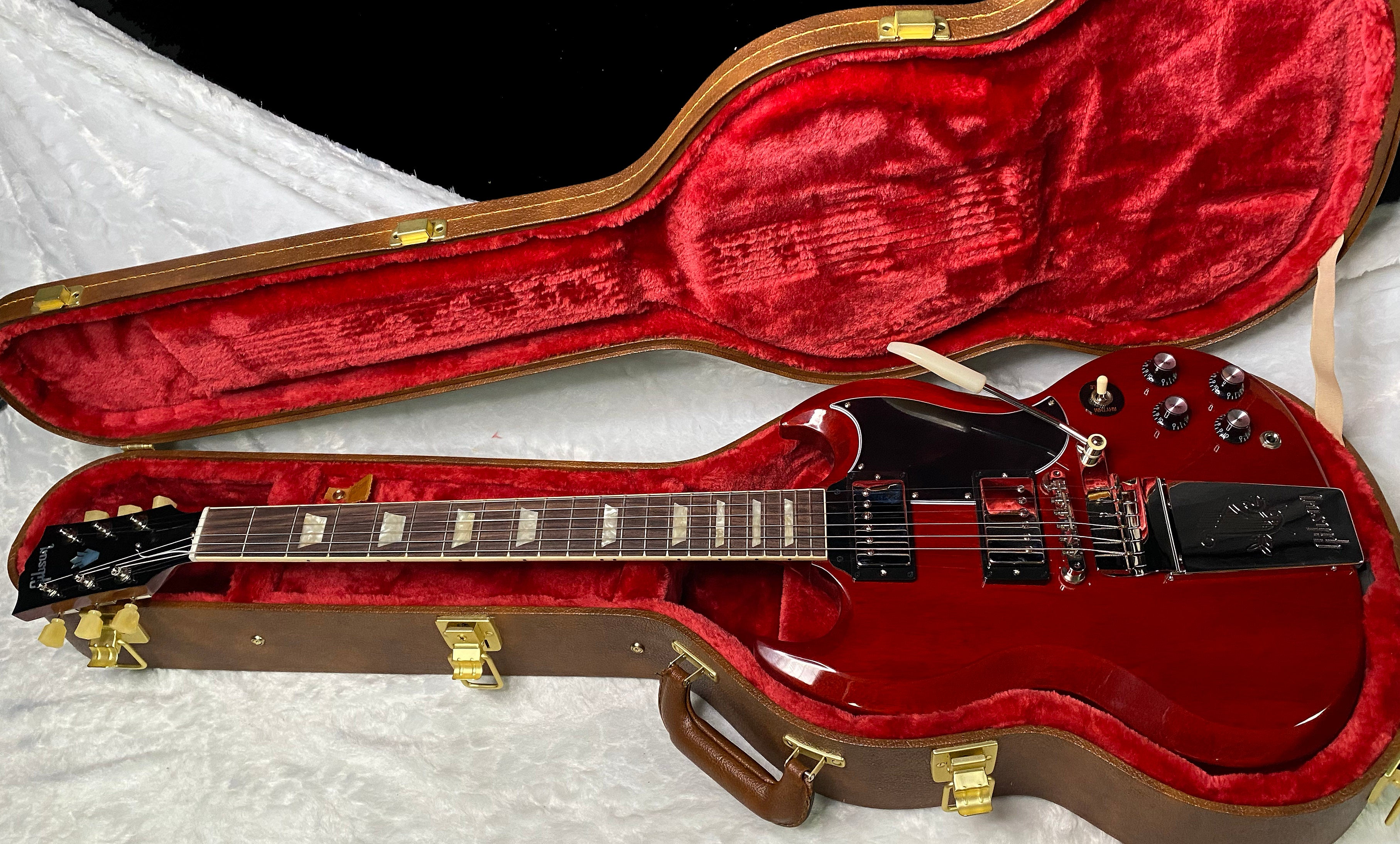NEW! Gibson SG Standard '61 Maestro Vibrola Vintage Cherry - 7.45 lbs - Authorized Dealer! G07405