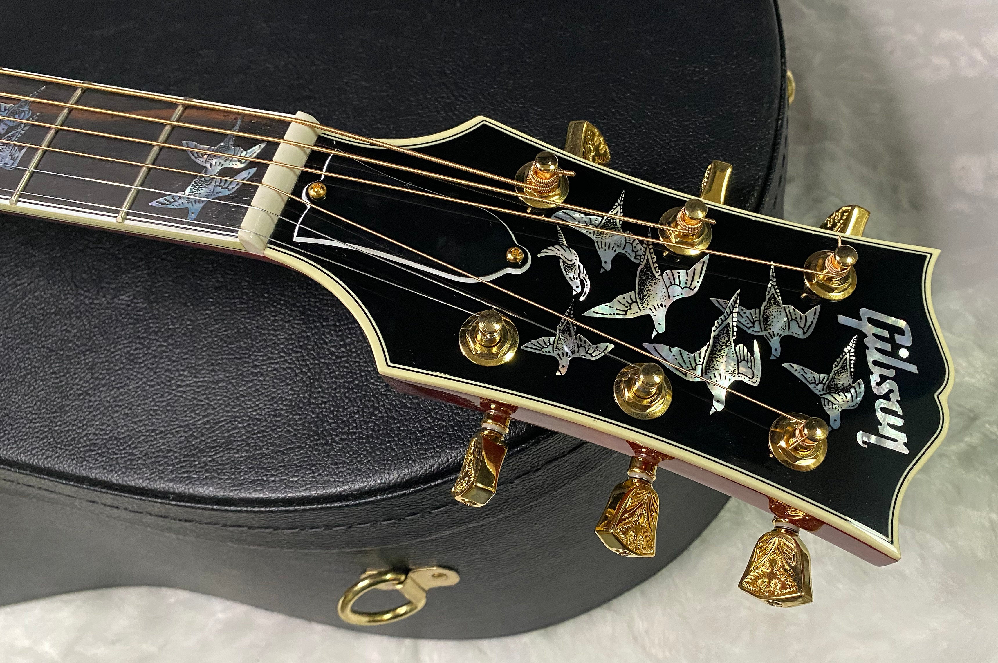 NEW! Gibson Custom Shop Dove - Doves In Flight - Authorized Dealer - 4.85 lbs - G07410