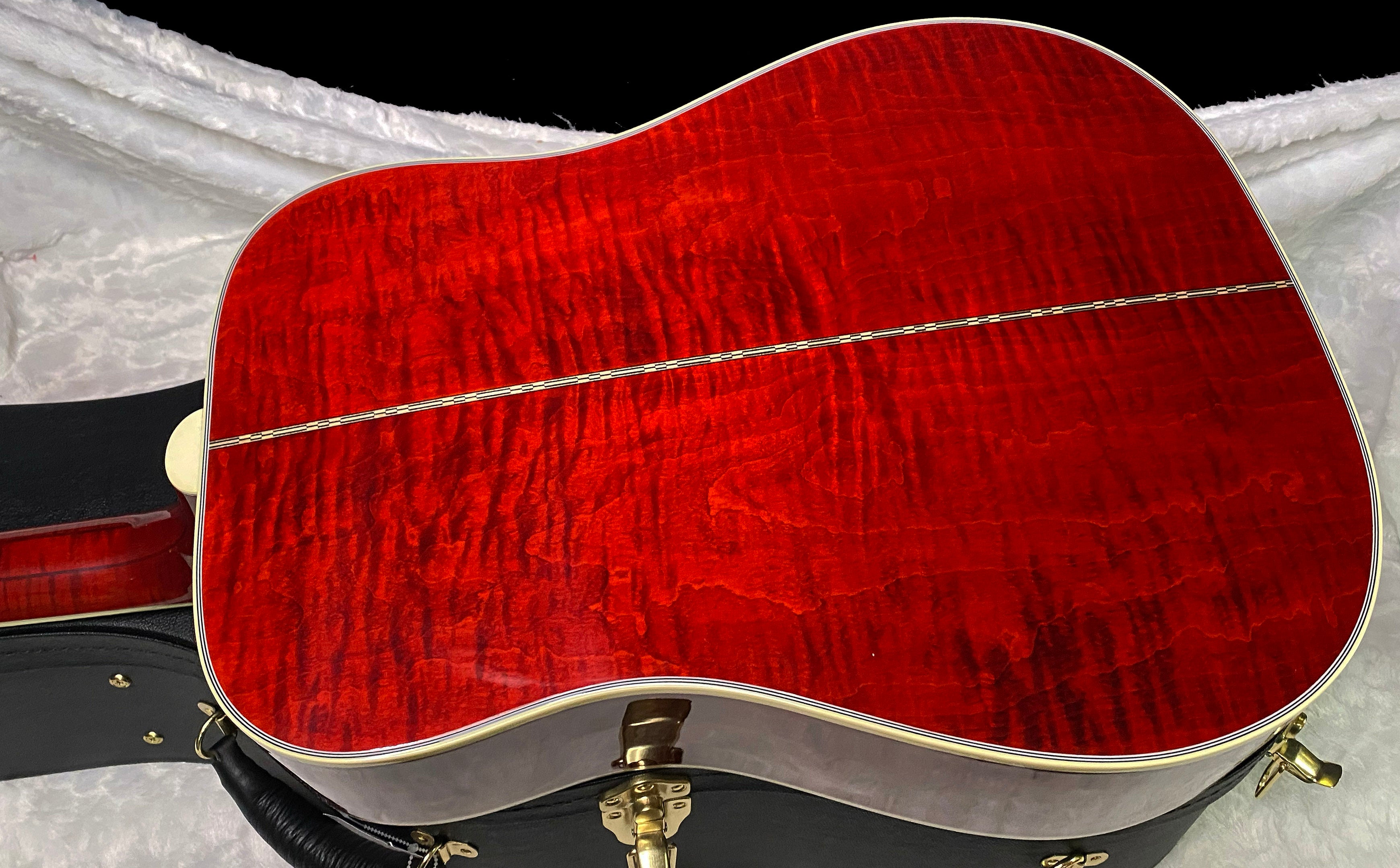 NEW! Gibson Custom Shop Dove - Doves In Flight - Authorized Dealer - 4.85 lbs - G07410