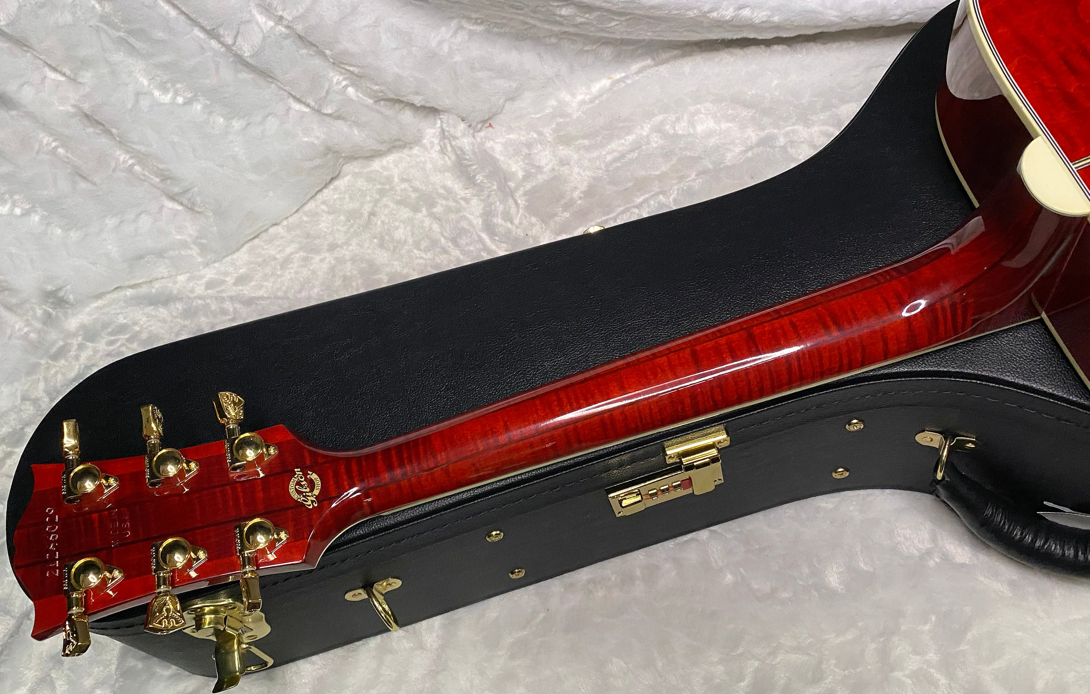 NEW! Gibson Custom Shop Dove - Doves In Flight - Authorized Dealer - 4.85 lbs - G07410