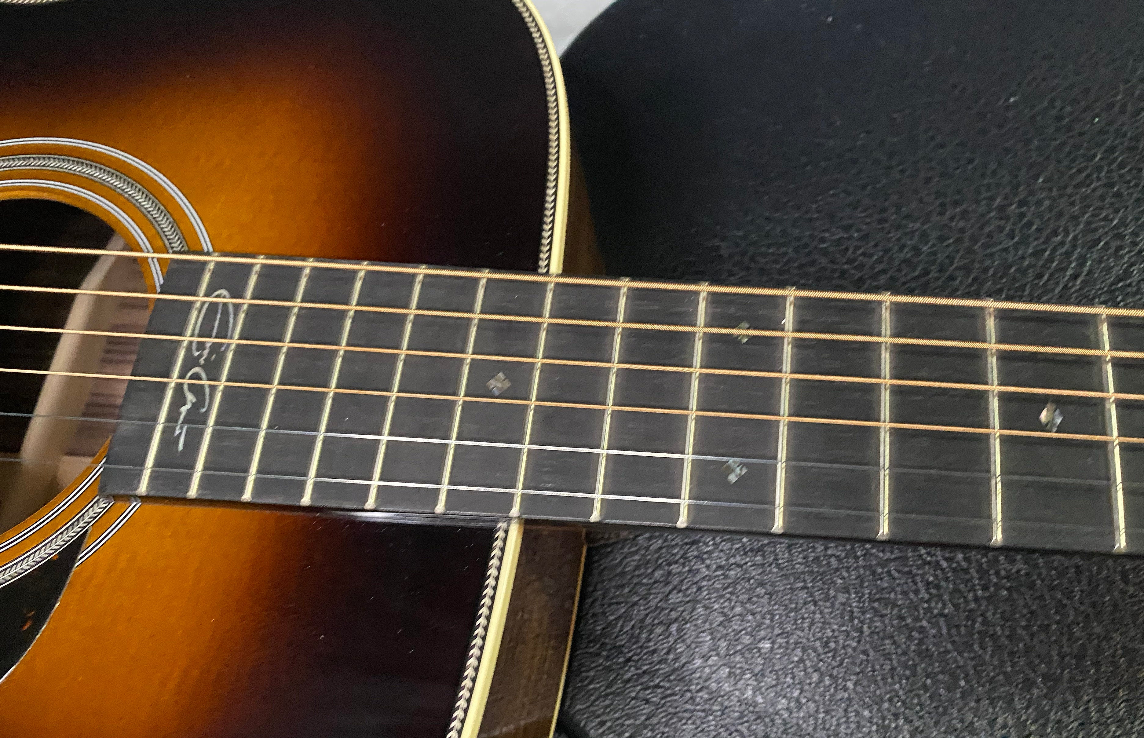 NEW! Martin 00028EC Eric Clapton Signature - Sunburst Finish - Authorized Dealer - 4.1lbs - G06780