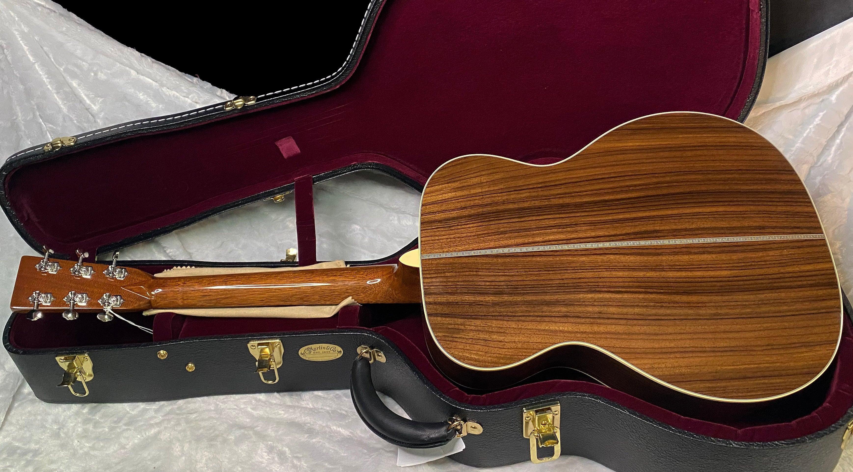 NEW! Martin 00028EC Eric Clapton Signature - Sunburst Finish - Authorized Dealer - 4.1lbs - G06780