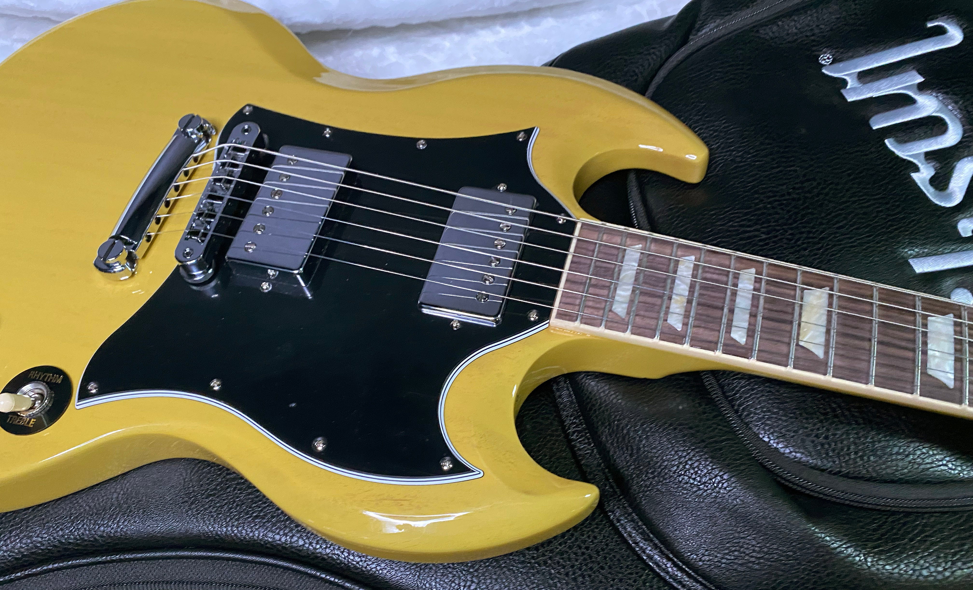 NEW ! Gibson SG Standard TV Yellow Finish - Original Gibson Leather Gig Bag - Authorized Dealer - Only 6.8 lbs - G07276