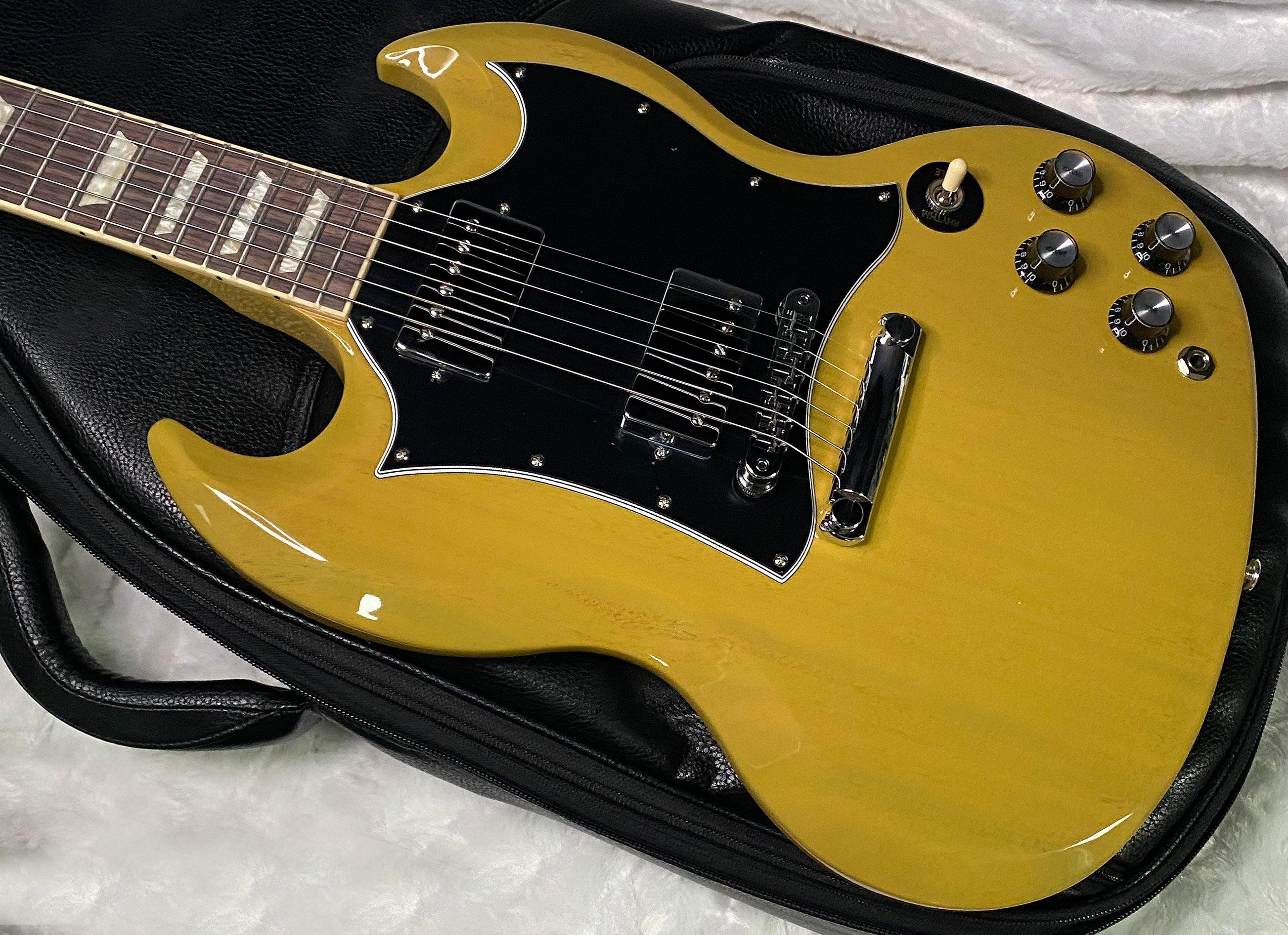 NEW ! Gibson SG Standard TV Yellow Finish - Original Gibson Leather Gig Bag - Authorized Dealer - Only 6.8 lbs - G07276
