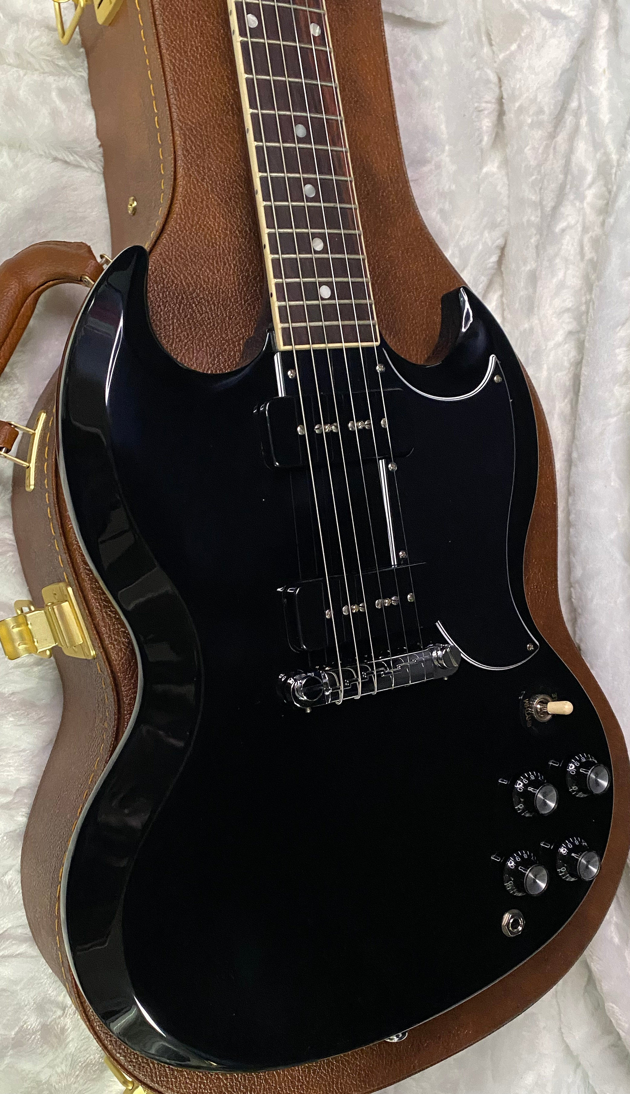 NEW! Gibson SG Special - Ebony Finish - Only 6 lbs - Authorized Dealer - P-90's - G07323