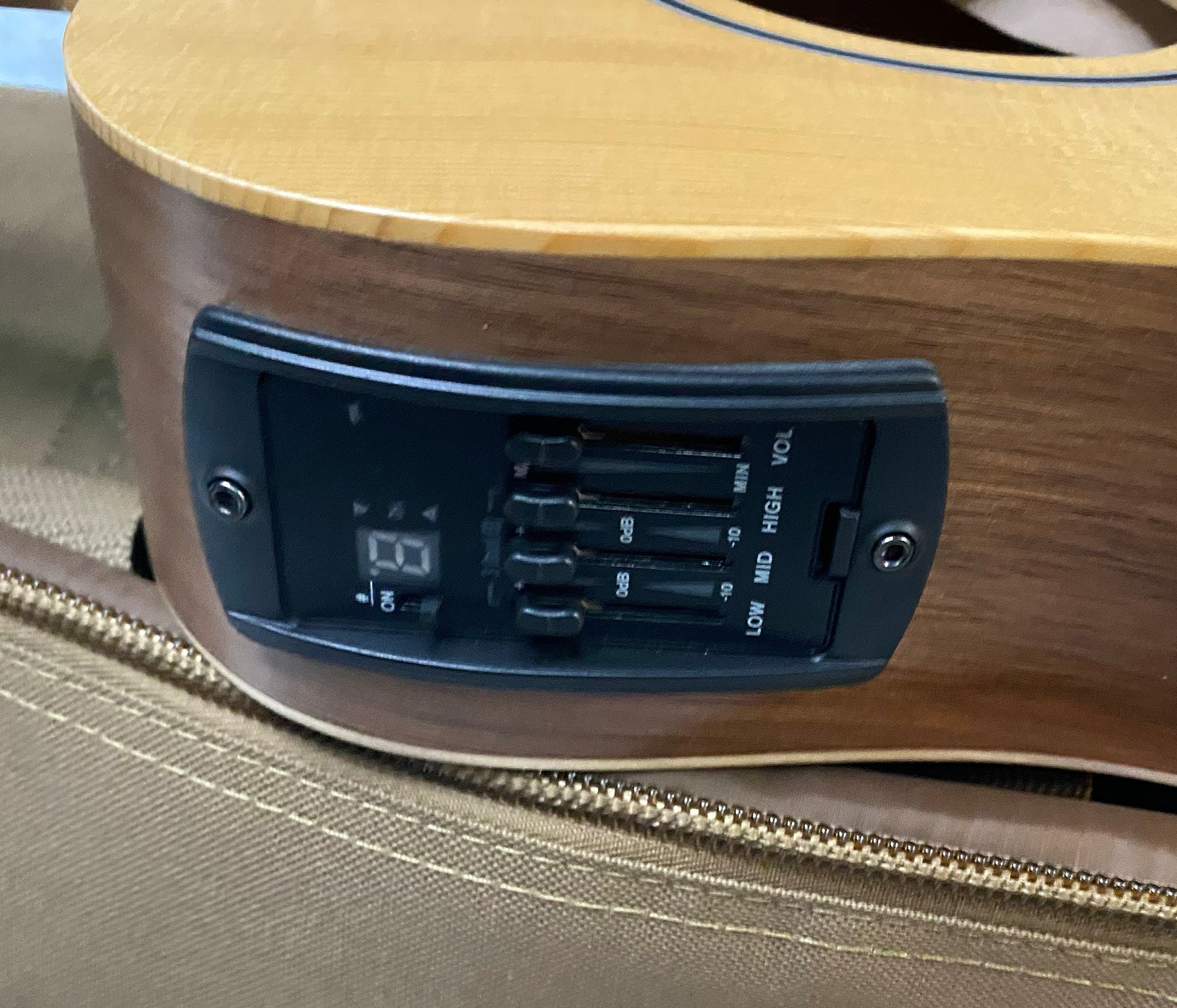 NEW! Taylor Baby Taylor BT1e Walnut Acoustic Guitar - Natural Sitka Spruce - 3lbs - Authorized Dealer - G06291