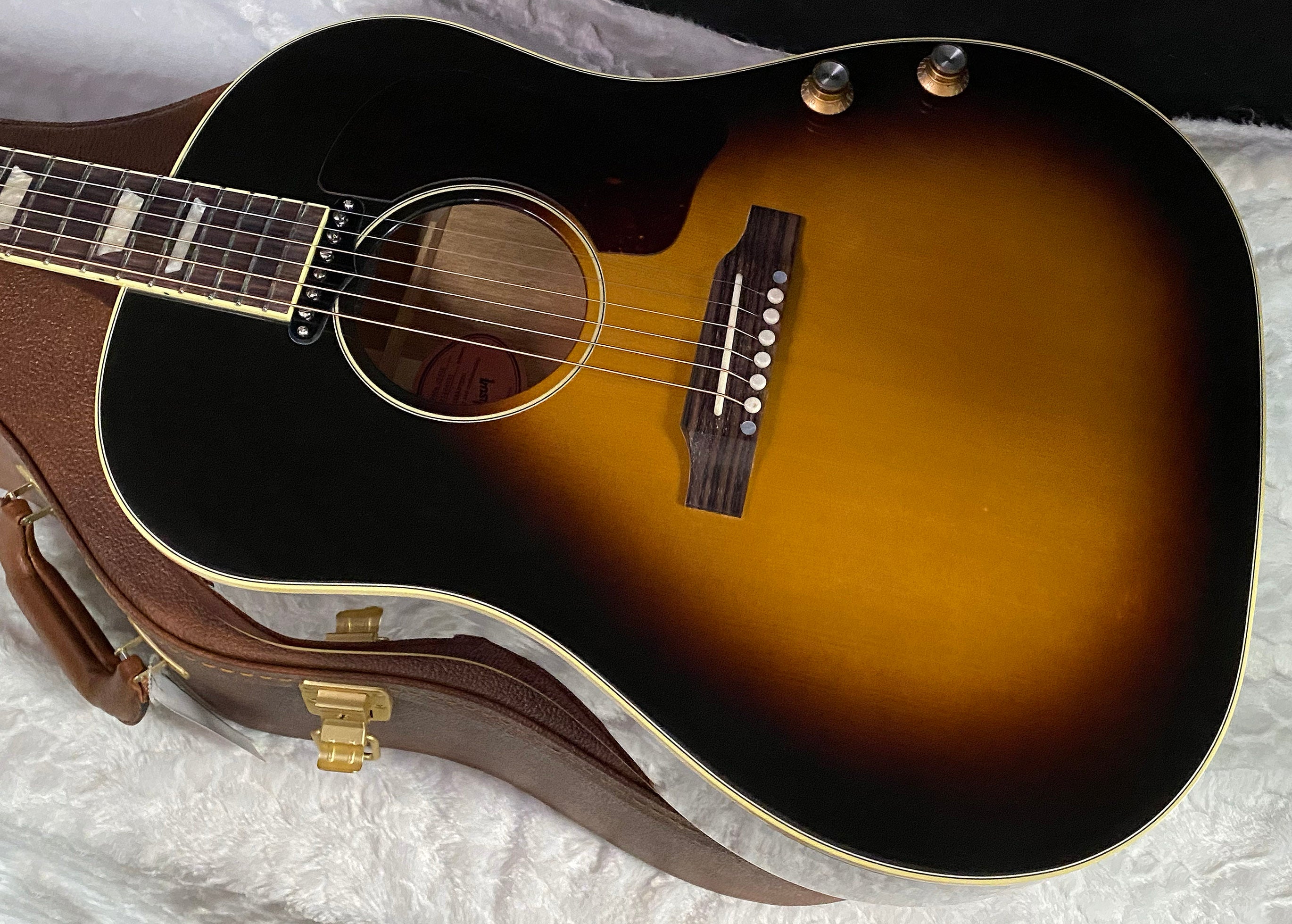 NEW ! Gibson J-160E Original - Vintage Sunburst - 4.7 lbs - Authorized Dealer - In Stock - G07419