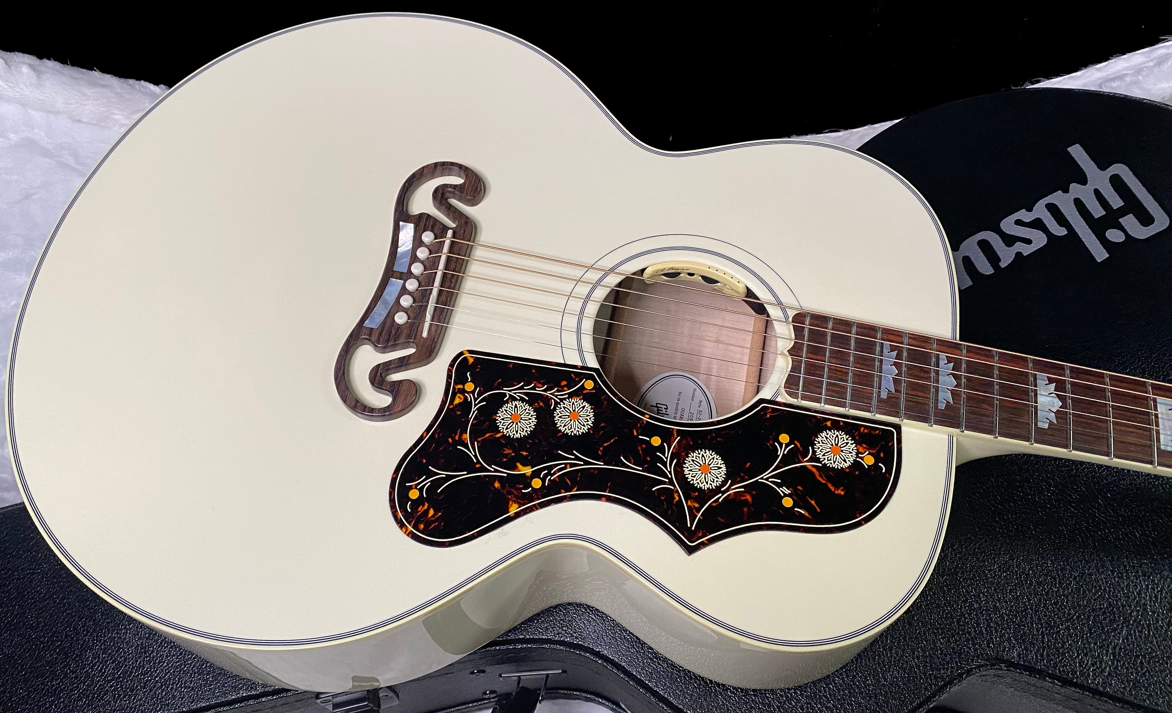 NEW Gibson SJ-200 Standard - Classic White - Authorized Dealer - 5.4 lbs - G07421