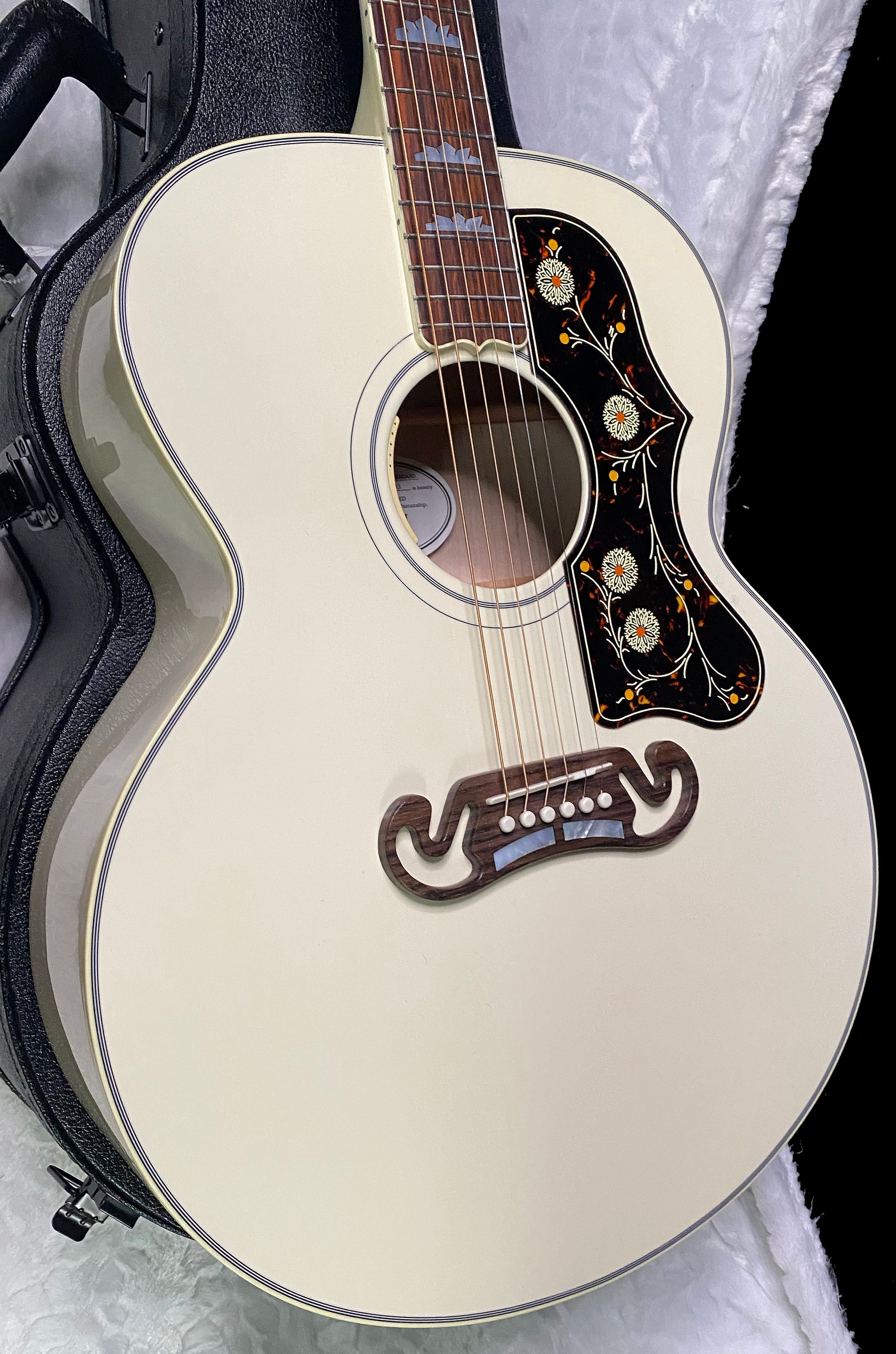 NEW Gibson SJ-200 Standard - Classic White - Authorized Dealer - 5.4 lbs - G07421