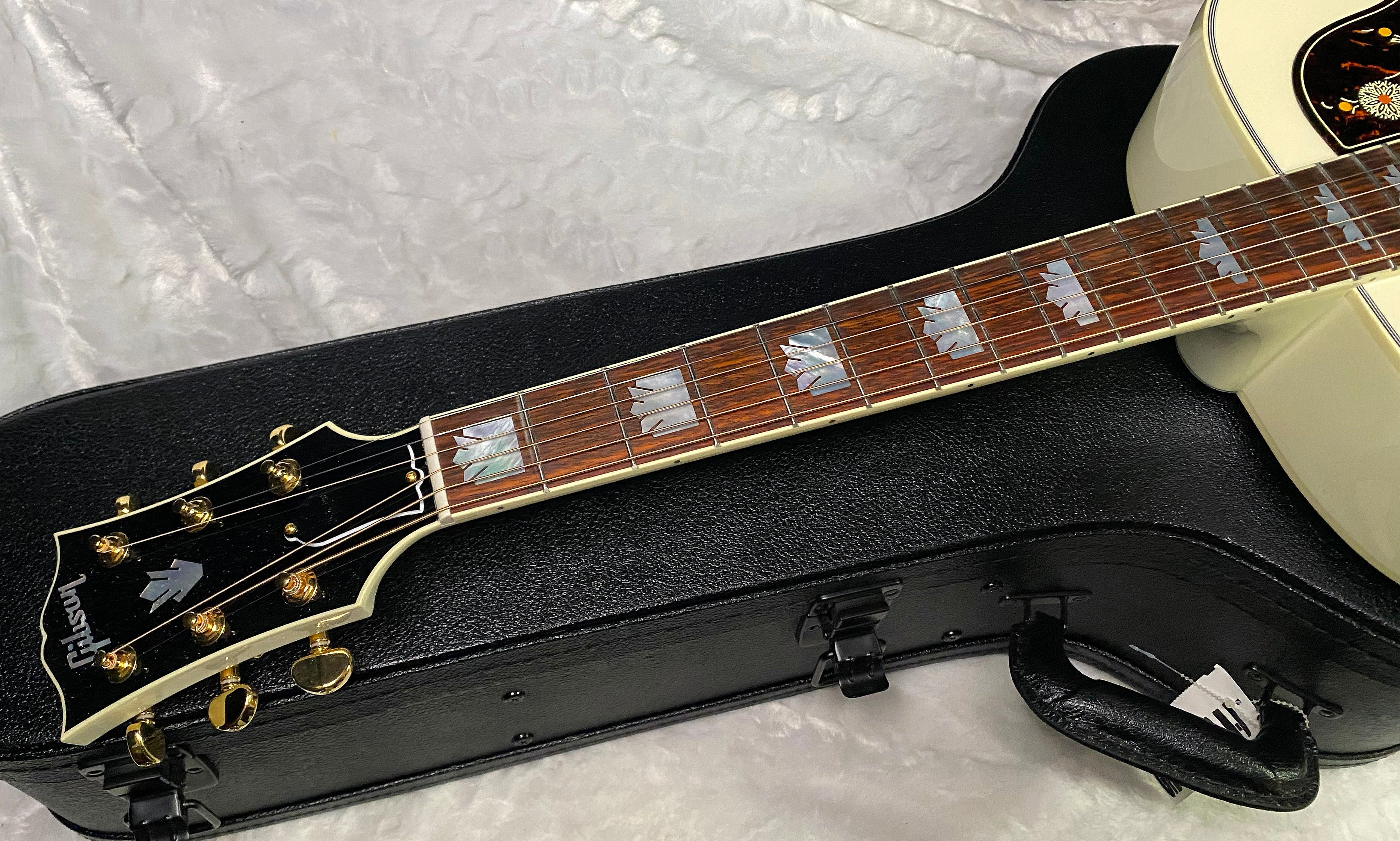 NEW Gibson SJ-200 Standard - Classic White - Authorized Dealer - 5.4 lbs - G07421