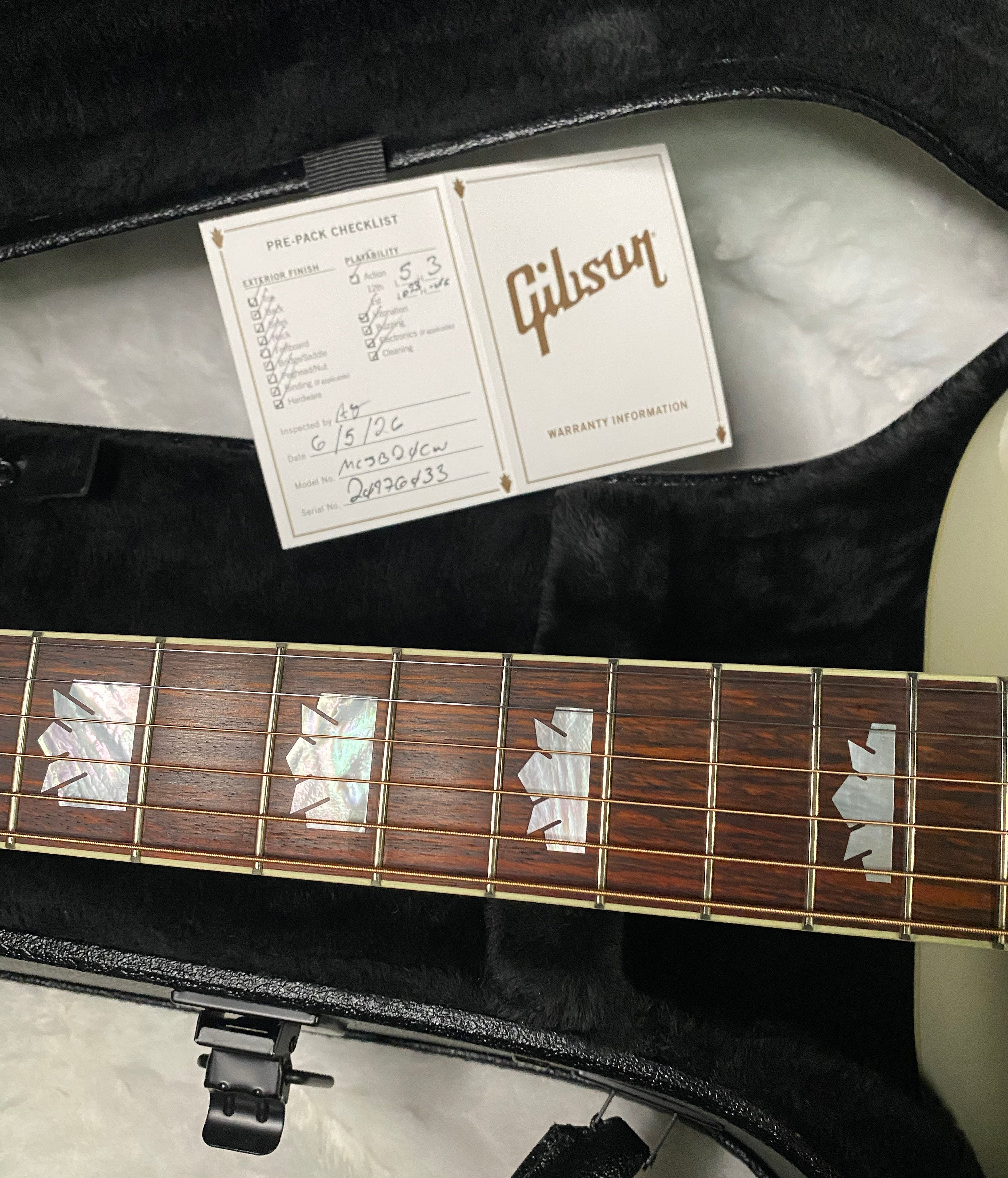 NEW Gibson SJ-200 Standard - Classic White - Authorized Dealer - 5.4 lbs - G07421