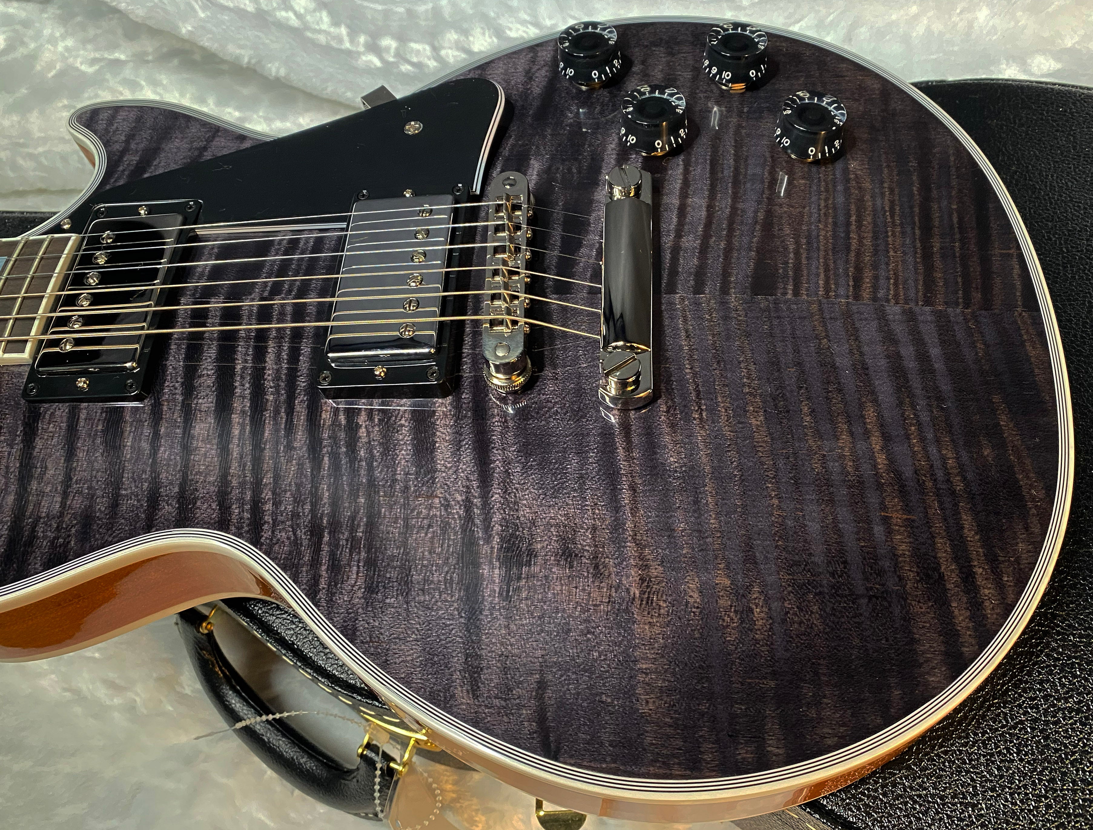 NEW! Gibson Dealer Select Custom Shop Les Paul Custom AAA Figured Flame Top - Transparent Black / Natural Back - Authorized Dealer - WOW! WOW! WOW! 8.9 lbs - G05989